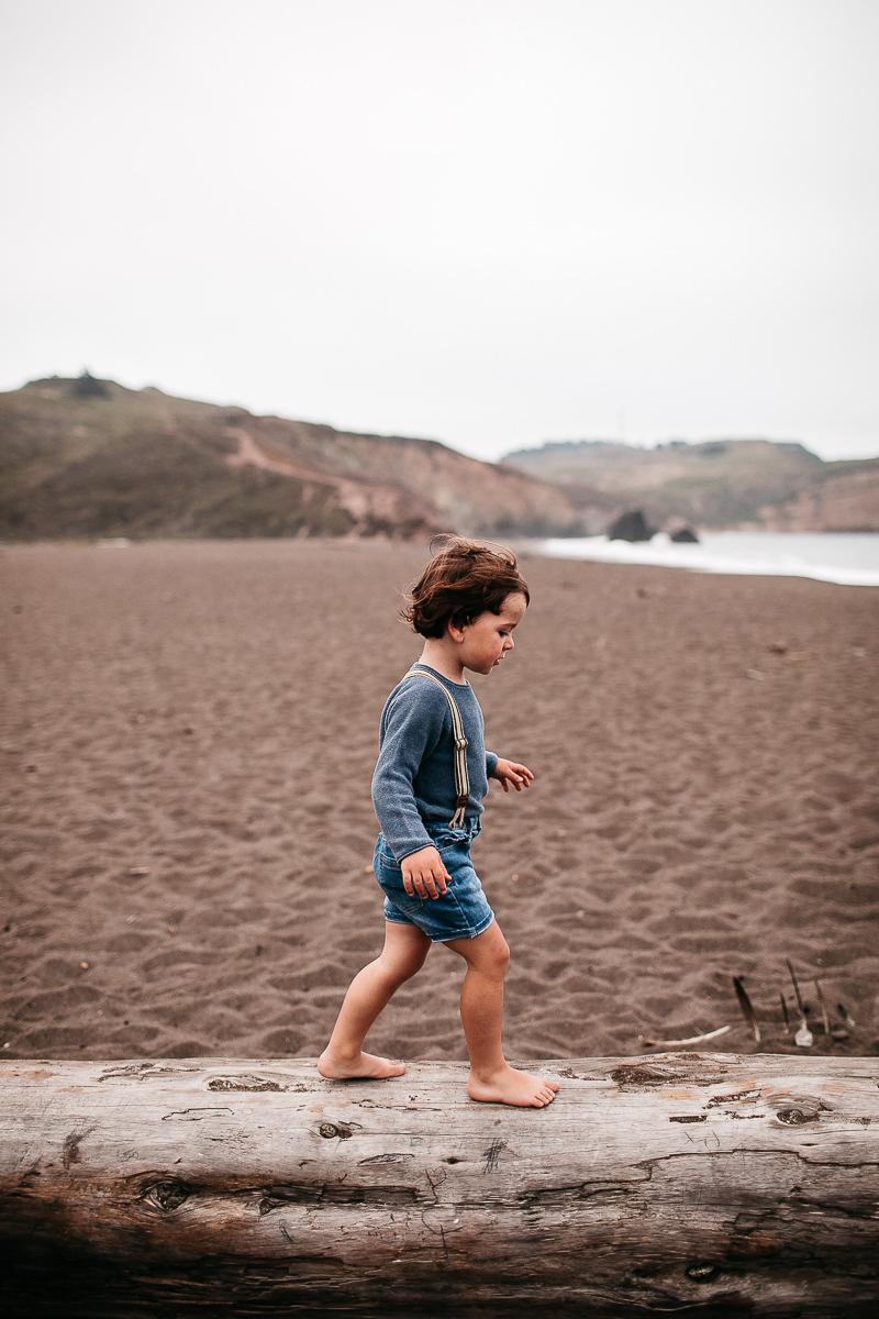 rode-beach-summer-gloomy-family-session-24