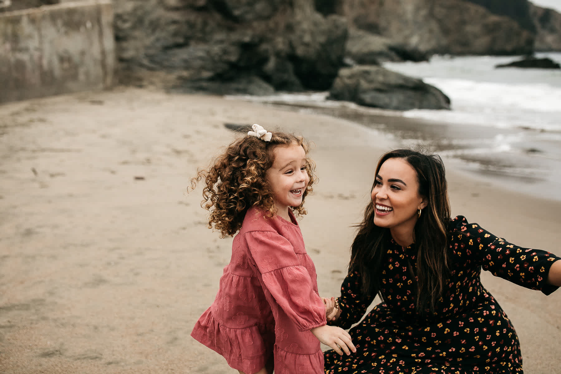 summer-foggy-china-beach-lifestyle-family-session-18
