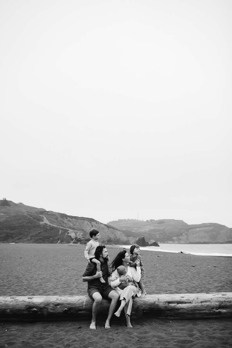 rode-beach-summer-gloomy-family-session-34