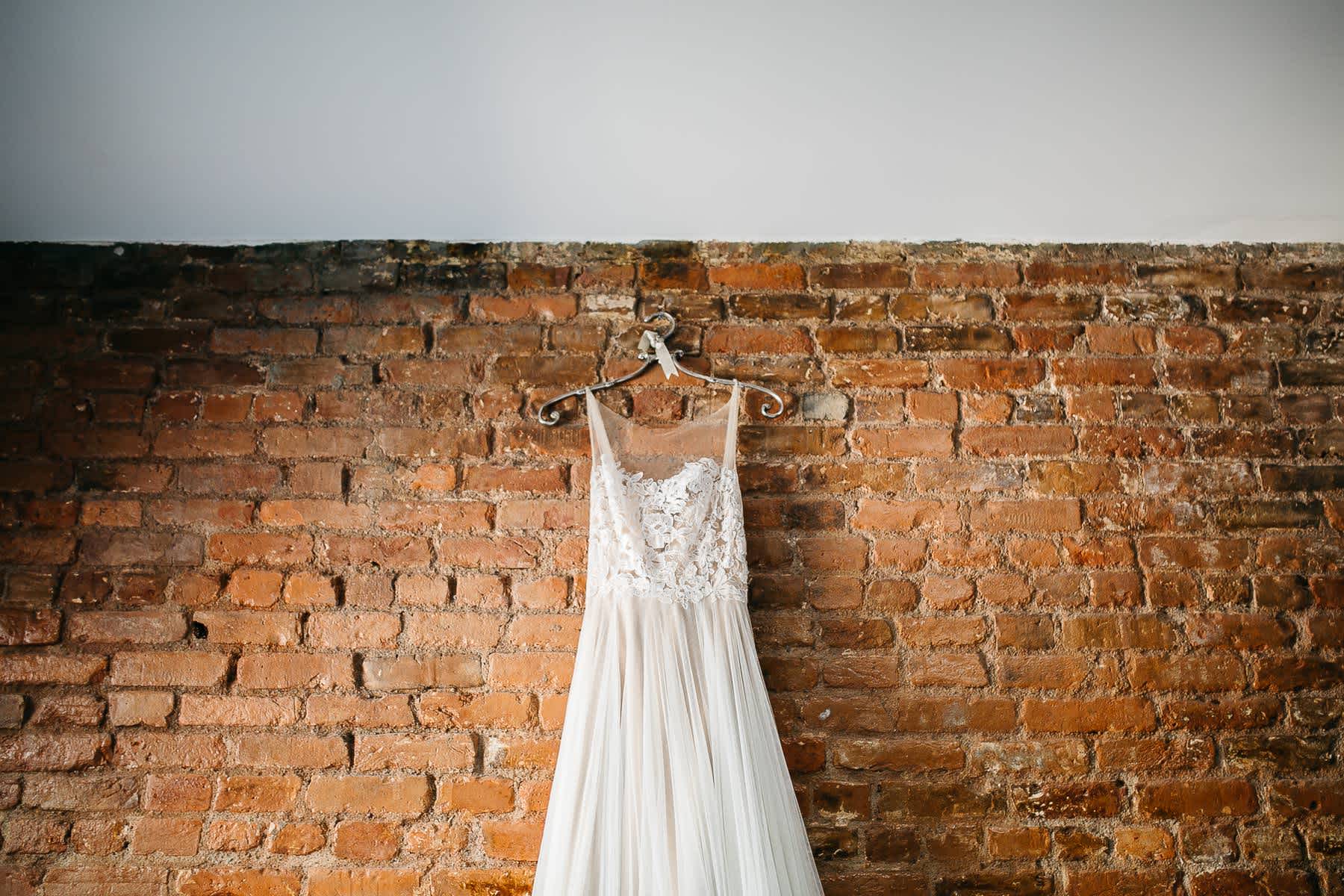 nyc-bhldn-stylized-brooklyn-bridge-elopement-17