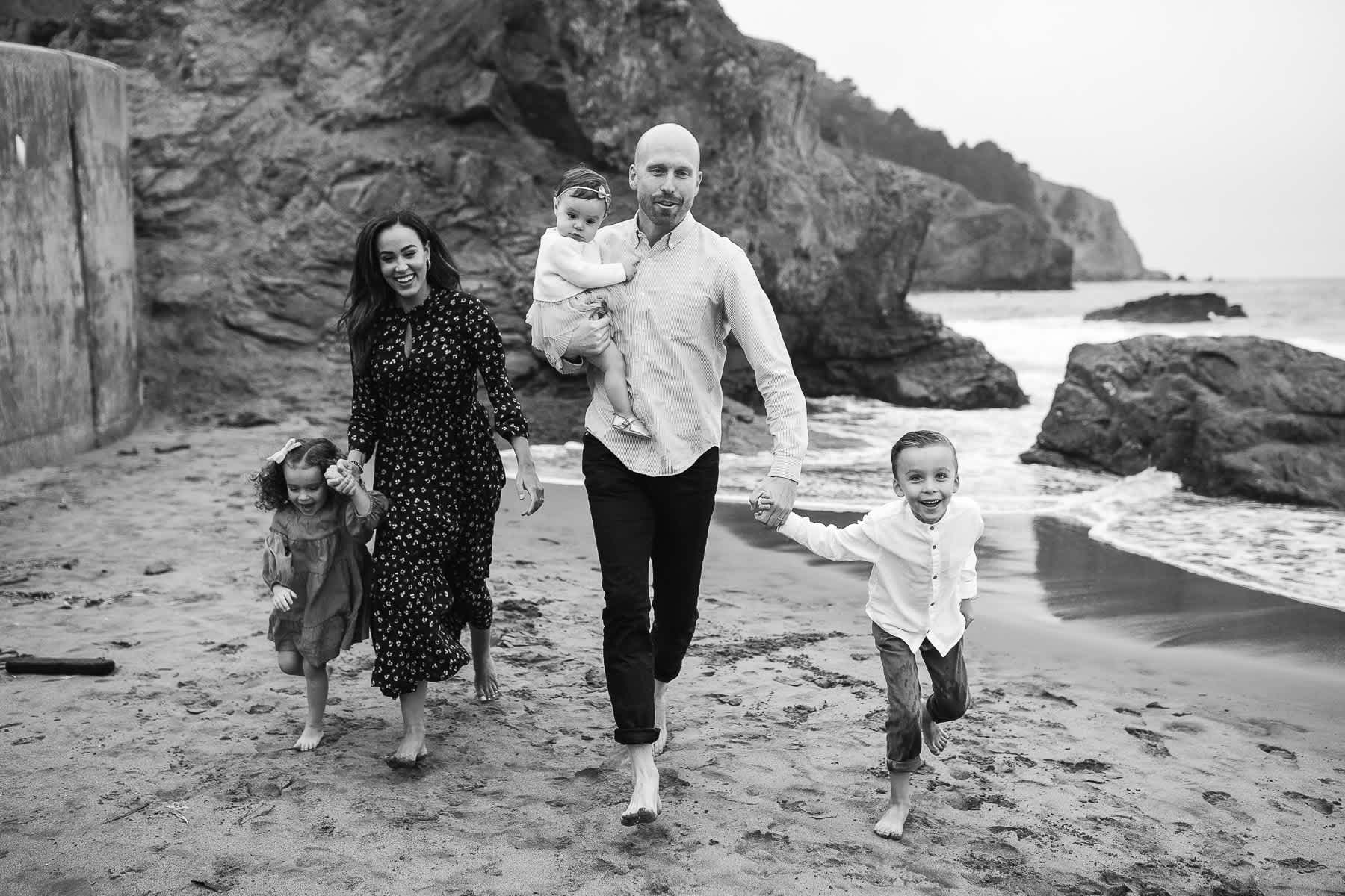 summer-foggy-china-beach-lifestyle-family-session-22