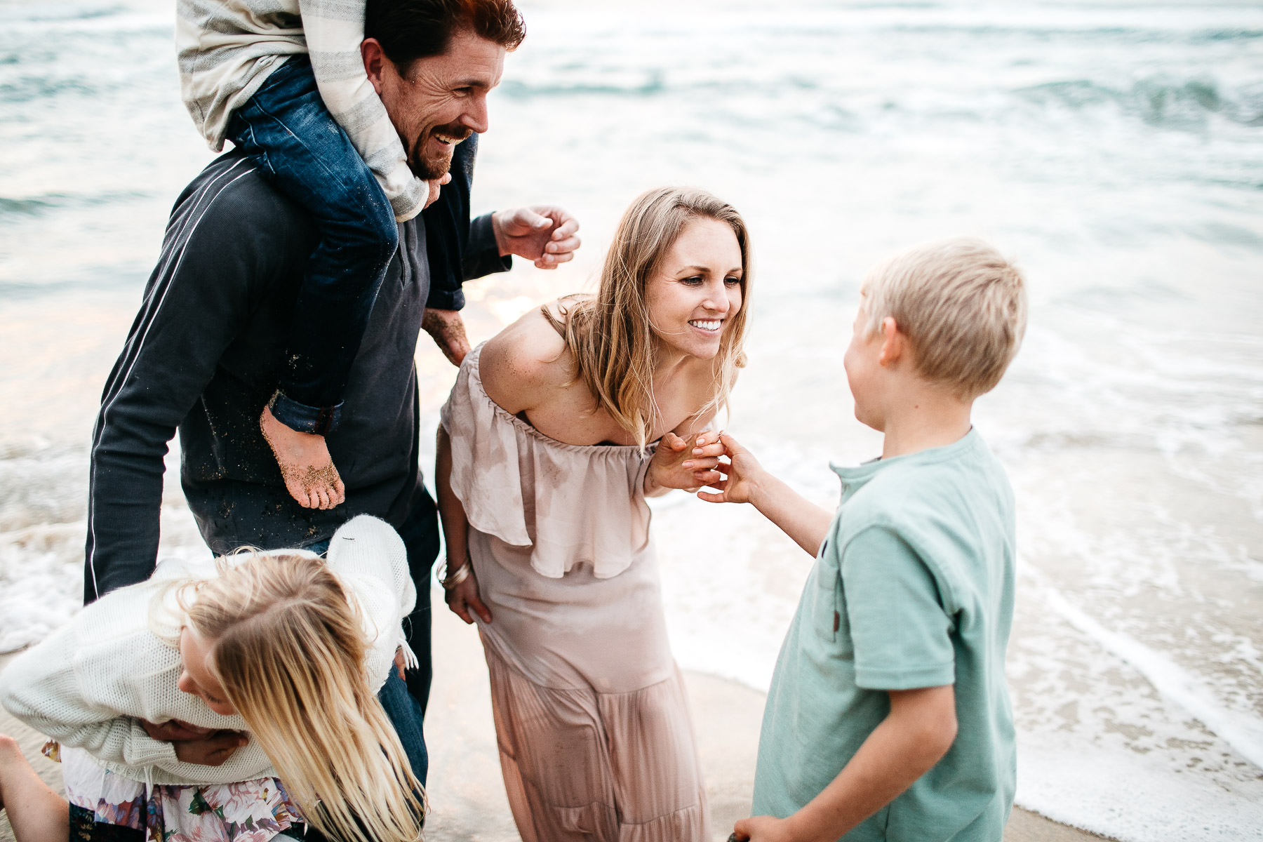 half-moon-bay-ca-sunset-family-lifestyle-session-golden-light-35