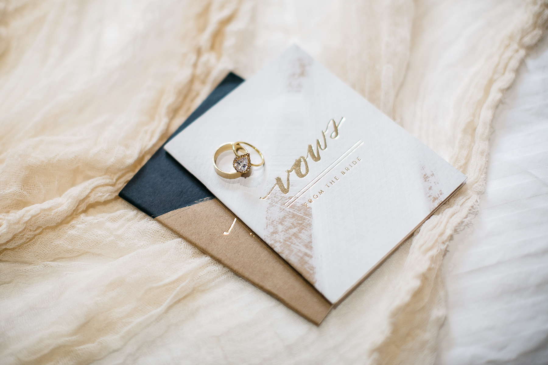 nyc-bhldn-stylized-brooklyn-bridge-elopement-4