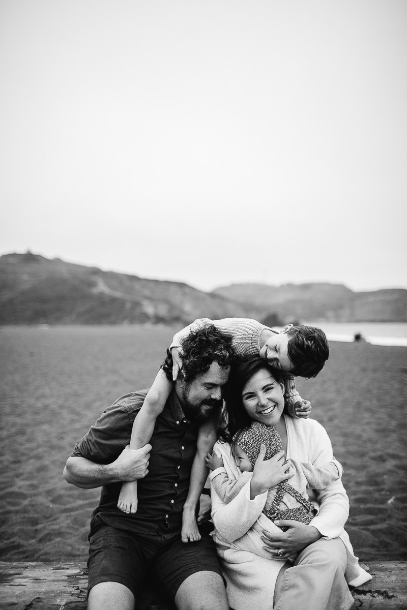 rode-beach-summer-gloomy-family-session-31
