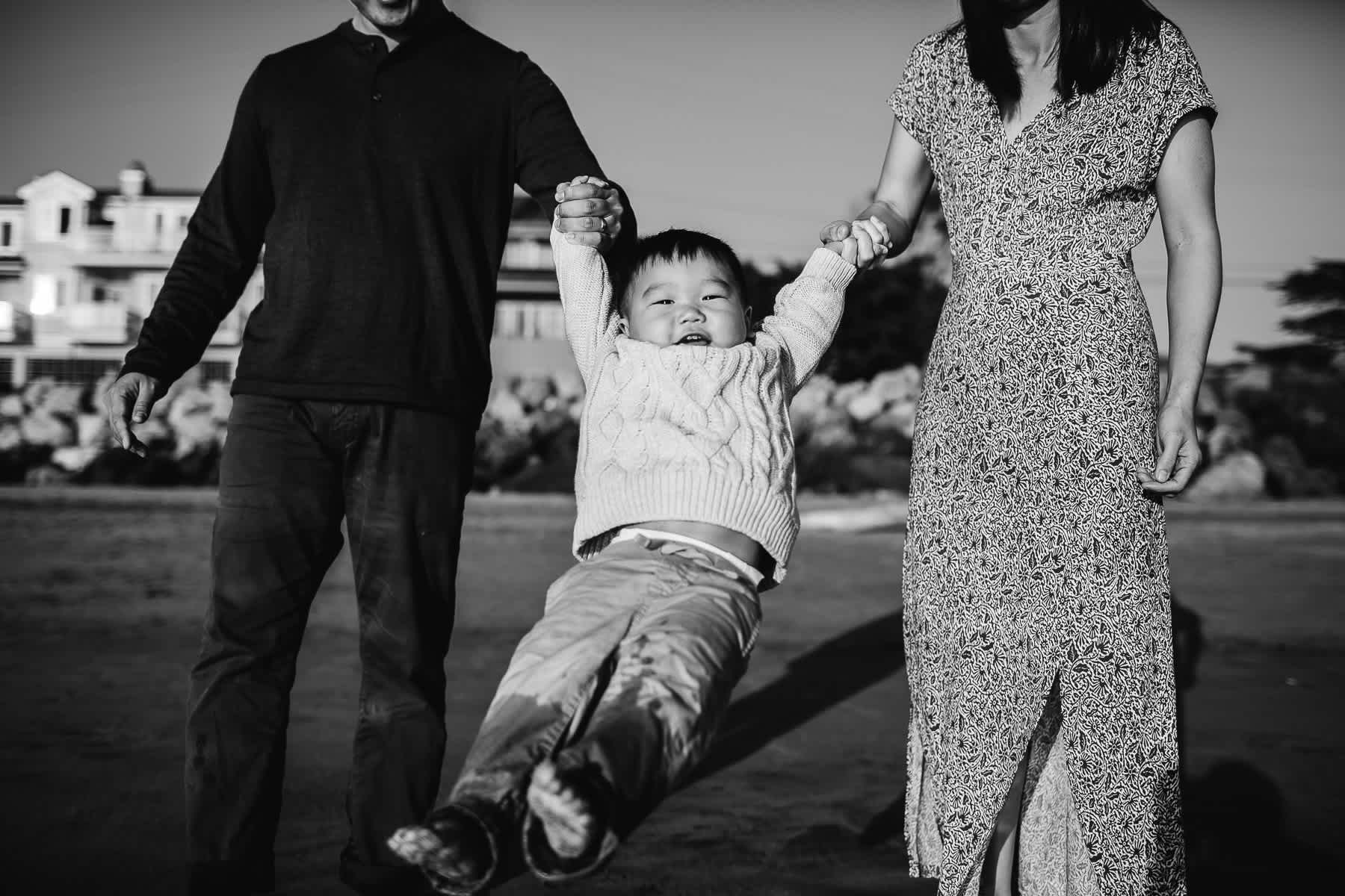 Half-moon-bay-beachy-sunset-lifestyle-family-session-11