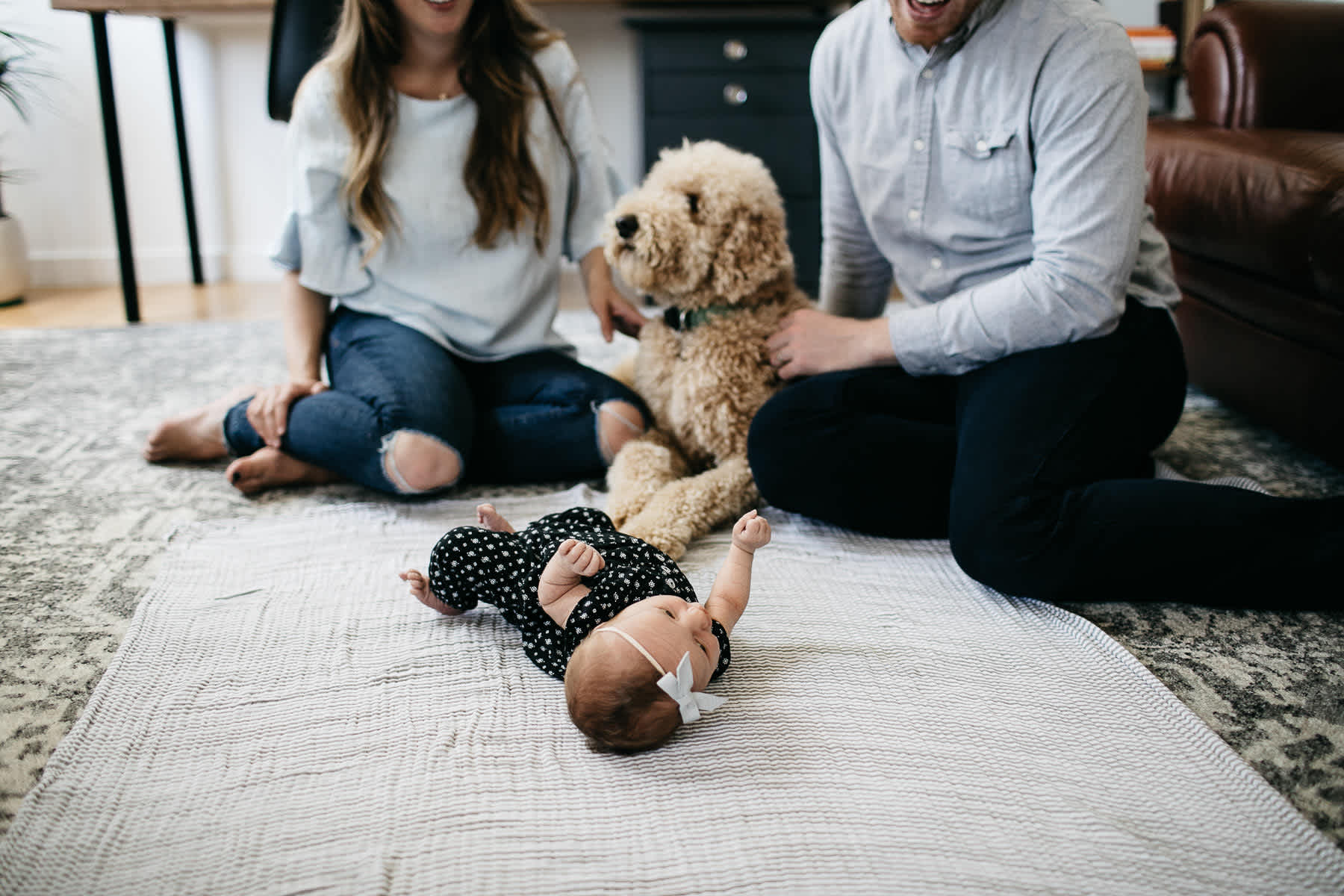 san-francisco-lifestyle-in-home-newborn-with-dog-21