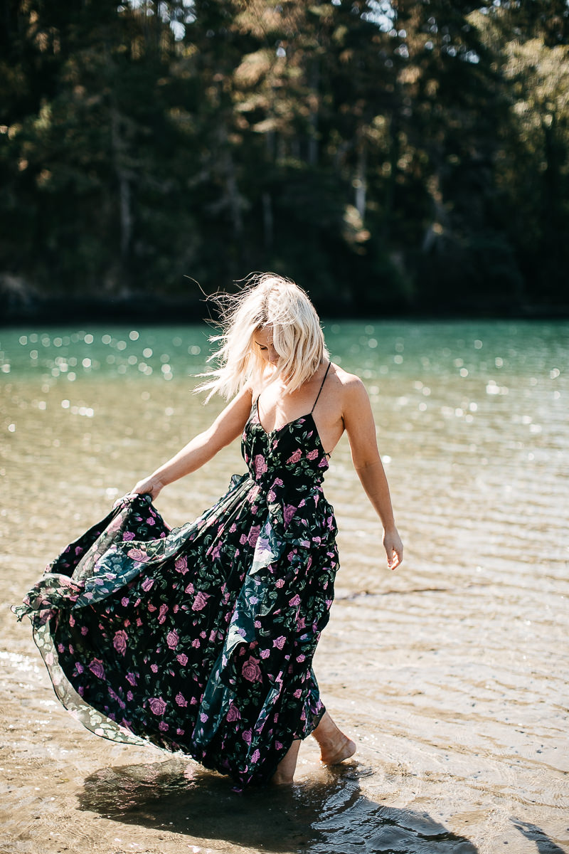 mendocino-grove-ca-glamping-waterside-anniversary-session-golden-retriever-45