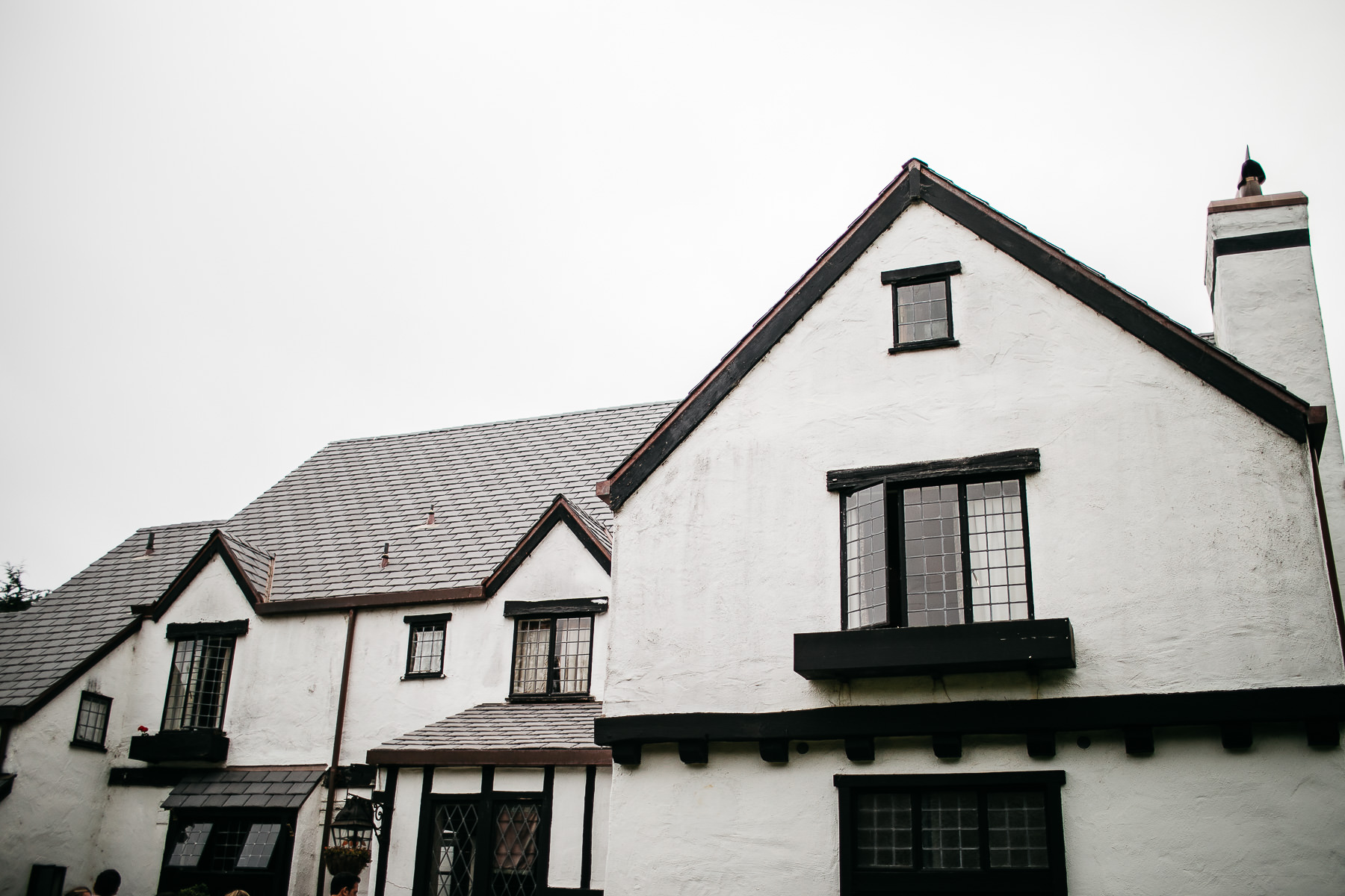 muir-beach-pelican-inn-foggy-wedding-28