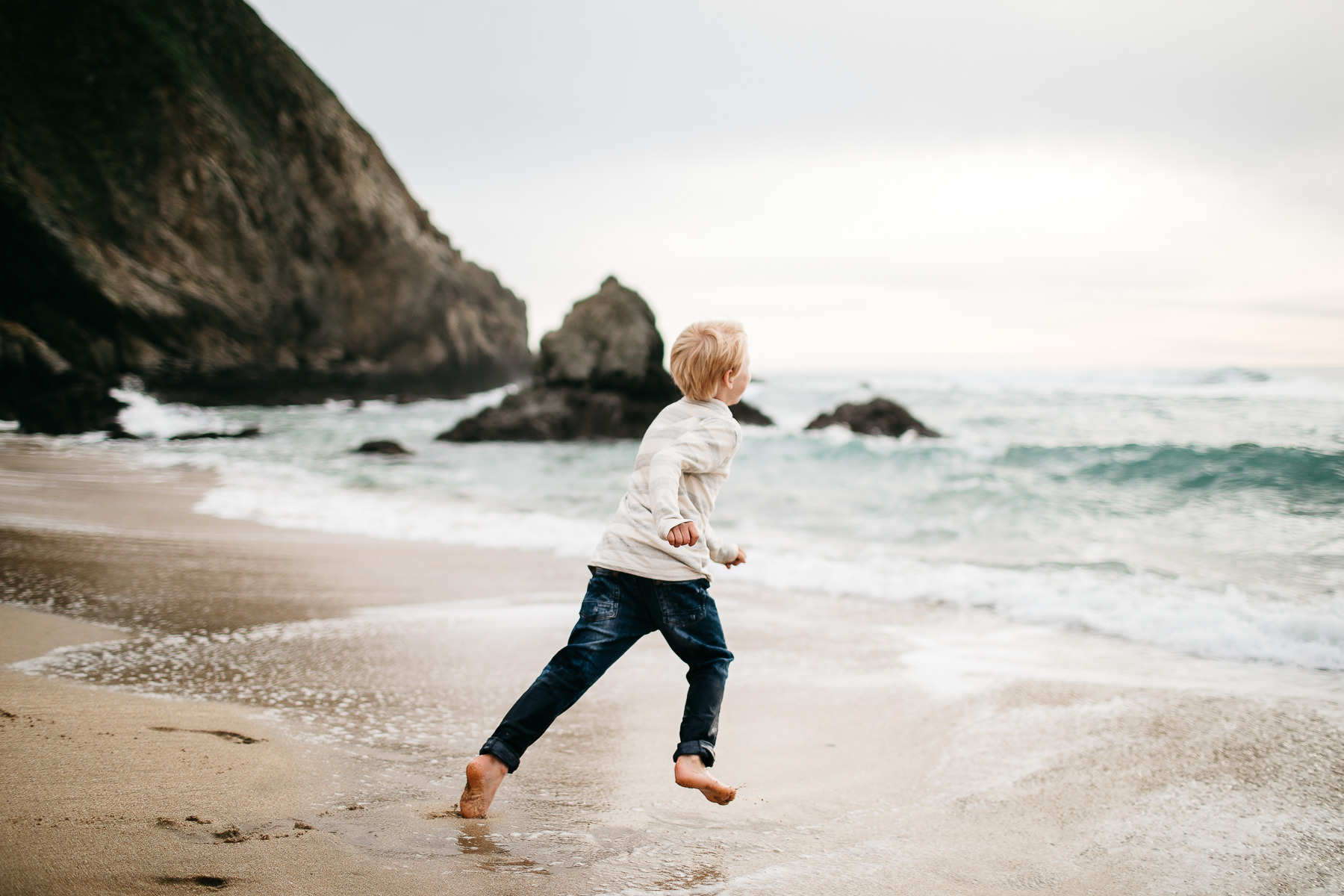half-moon-bay-ca-sunset-family-lifestyle-session-golden-light-10