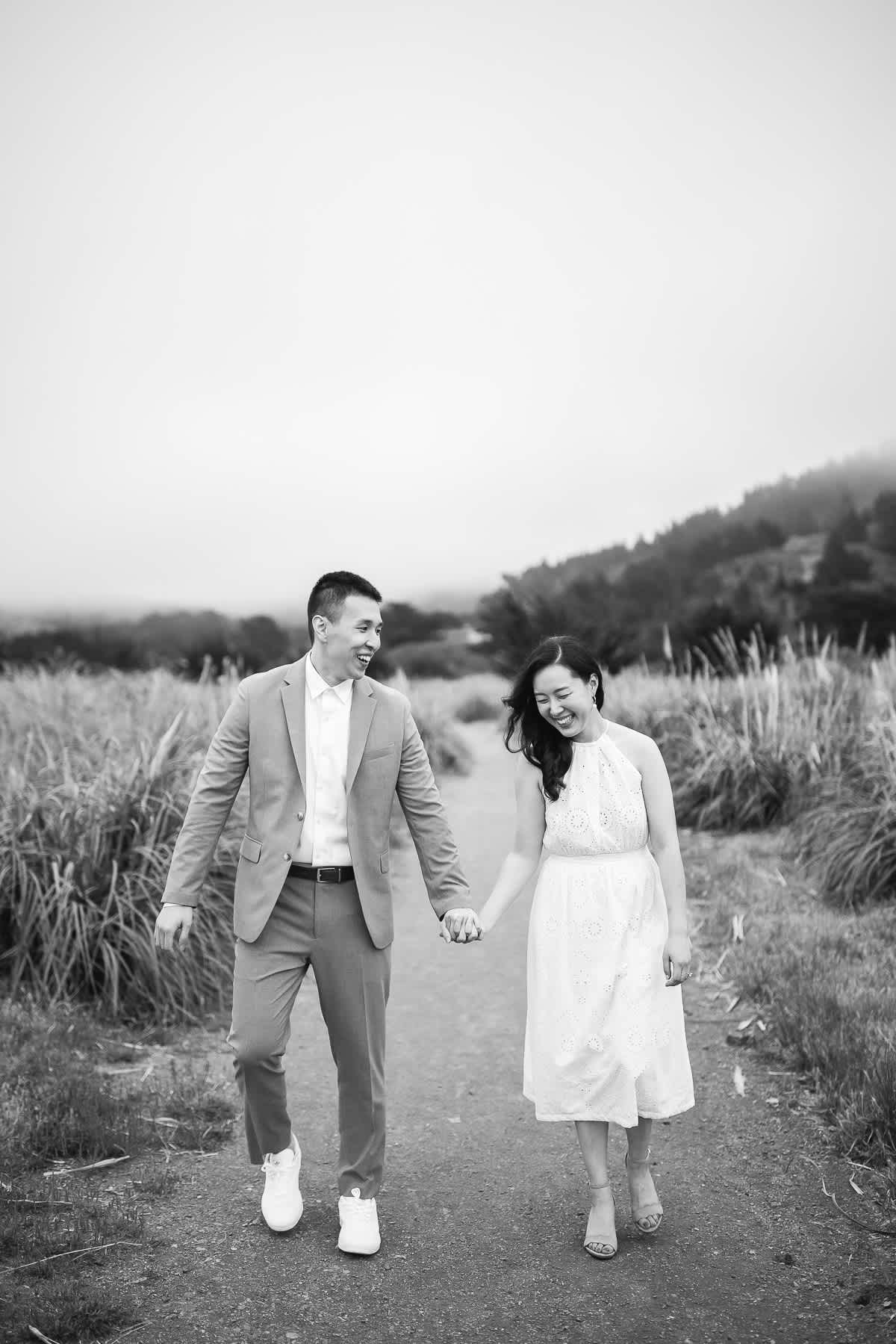 redwoods-coastal-pampas-grass-lifestyle-engagement-session-with-pups-49