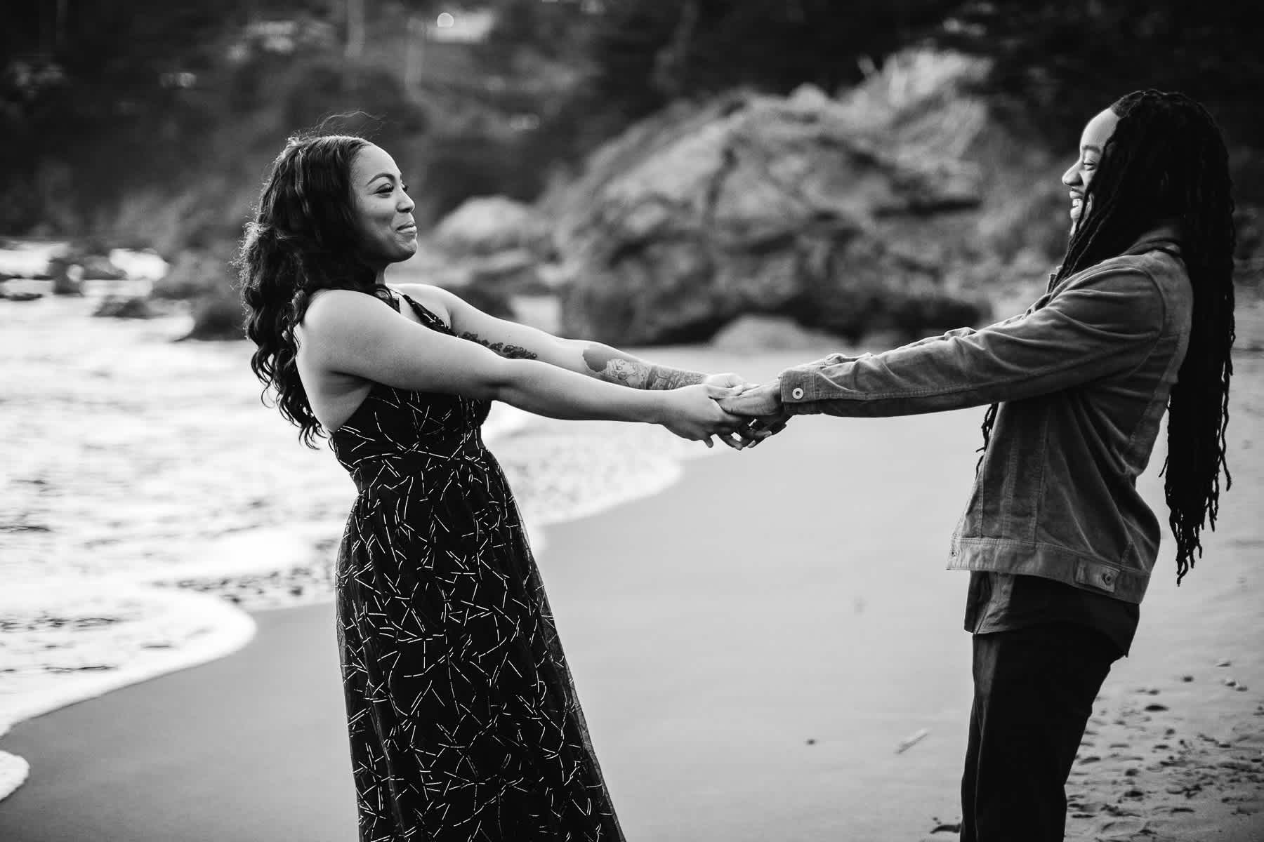 muir-beach-ca-spring-lifestyle-engagement-session-37