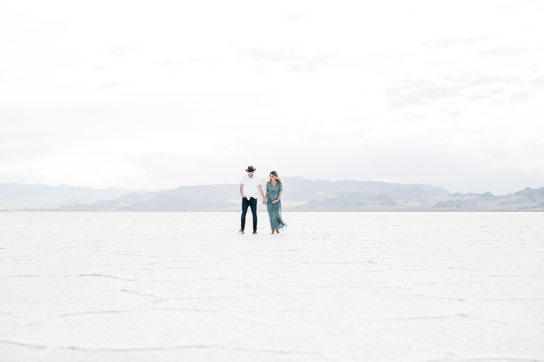 salt-lake-city-utah-salt-flats-lifestyle-maternity-session-22