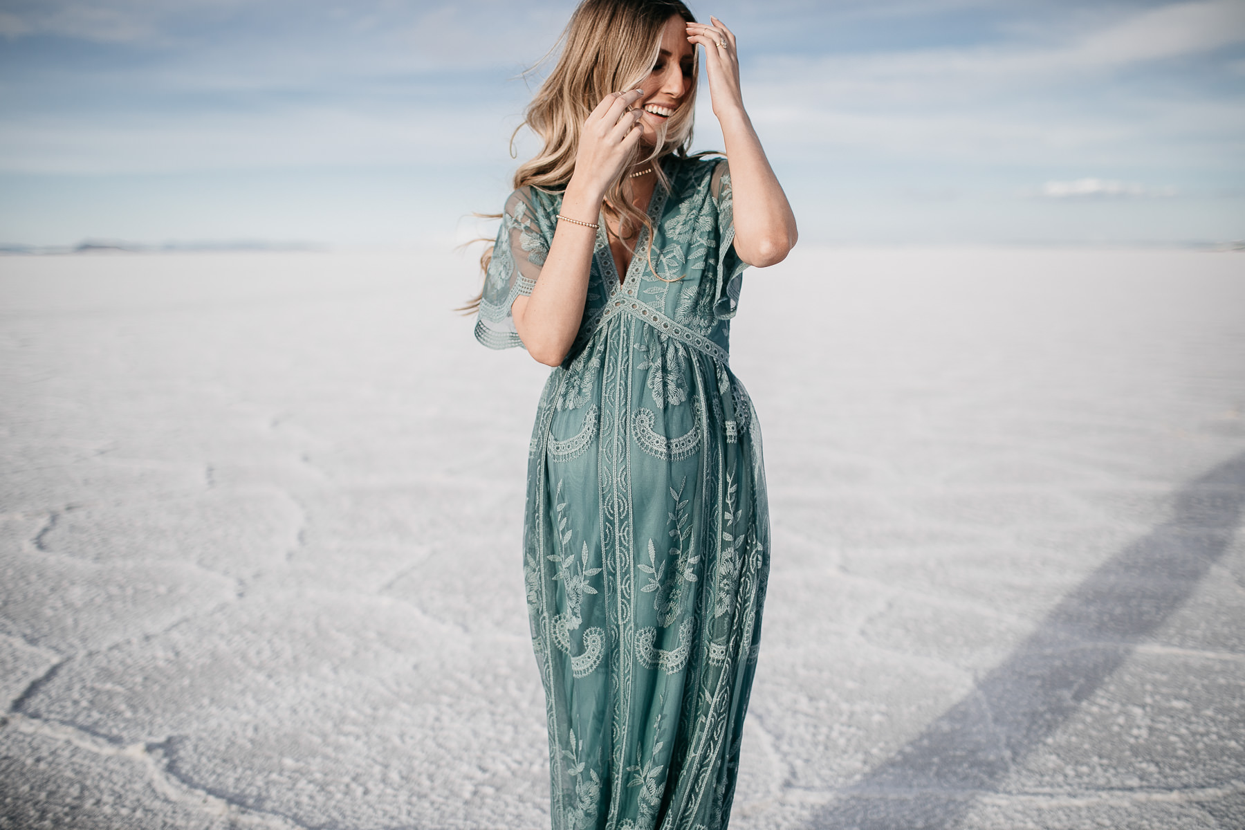 bonneville-utah-salt-flats-lifestyle-maternity-shoot-49