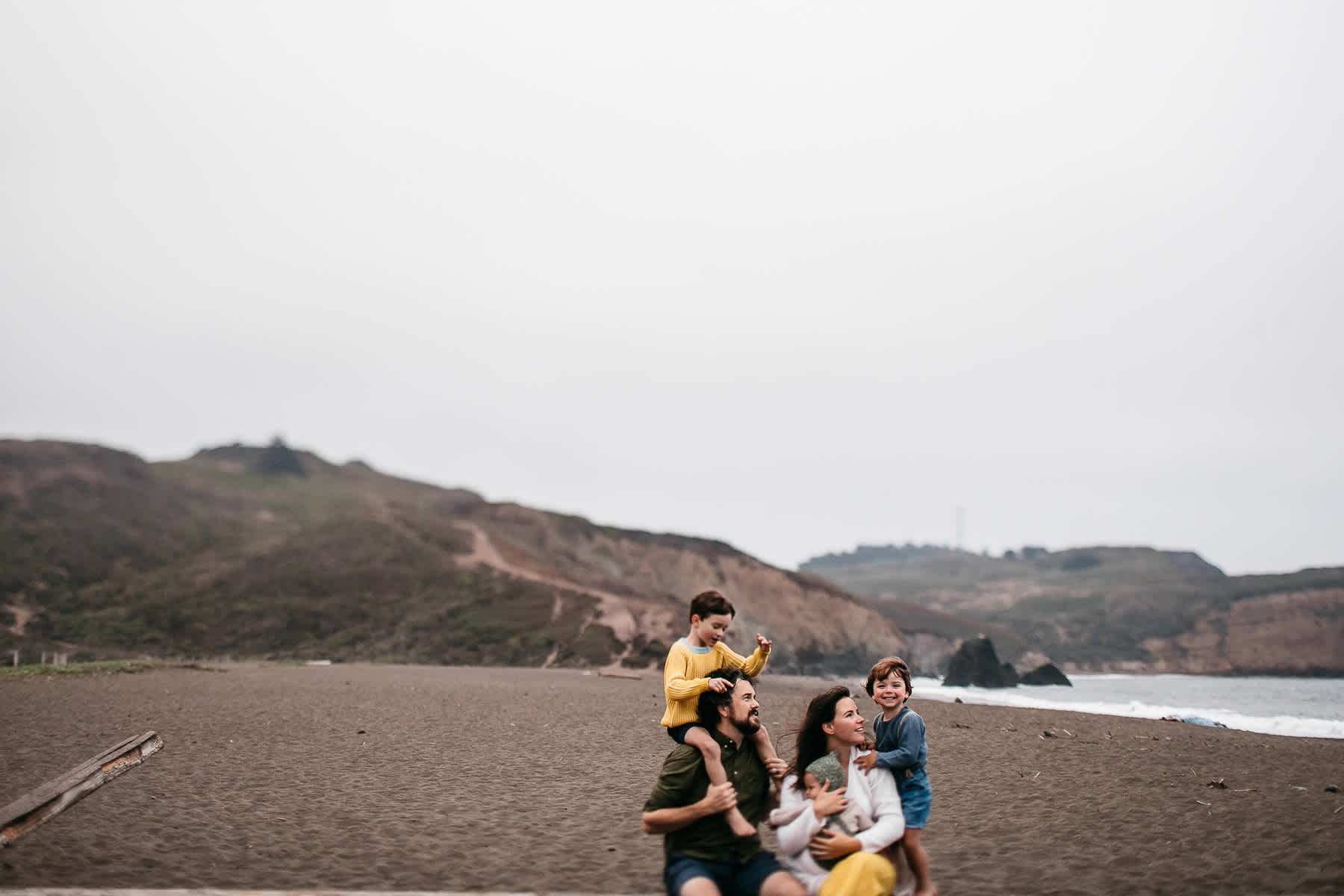 rode-beach-summer-gloomy-family-session-35