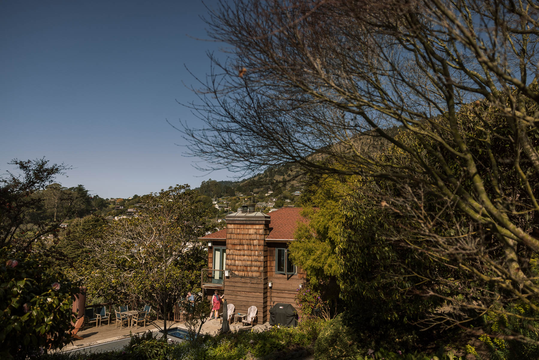 Willow-Camp-Stinson-Beach-Community-Center-Sunny-Winter-Wedding-4