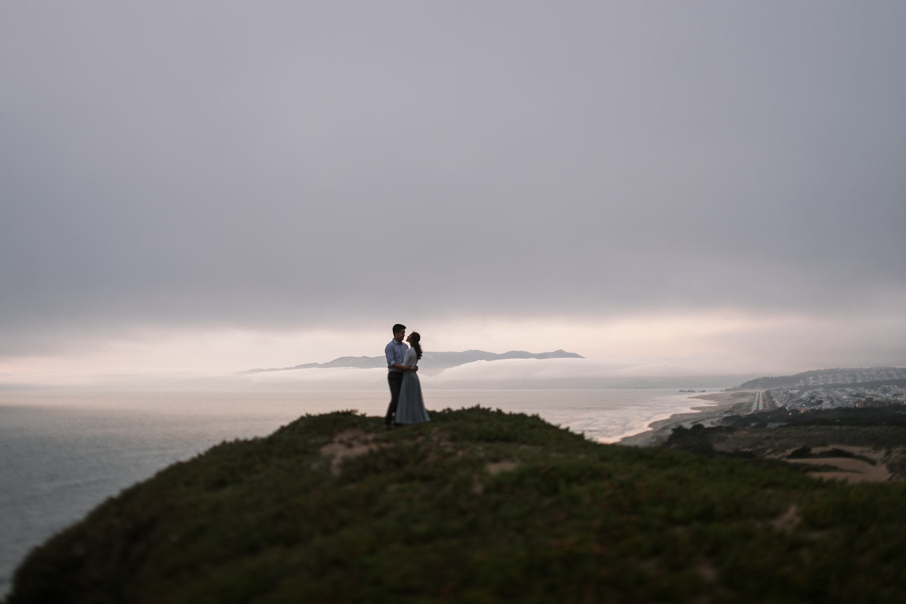 fort-funston-gloomy-fall-engagement-session-21