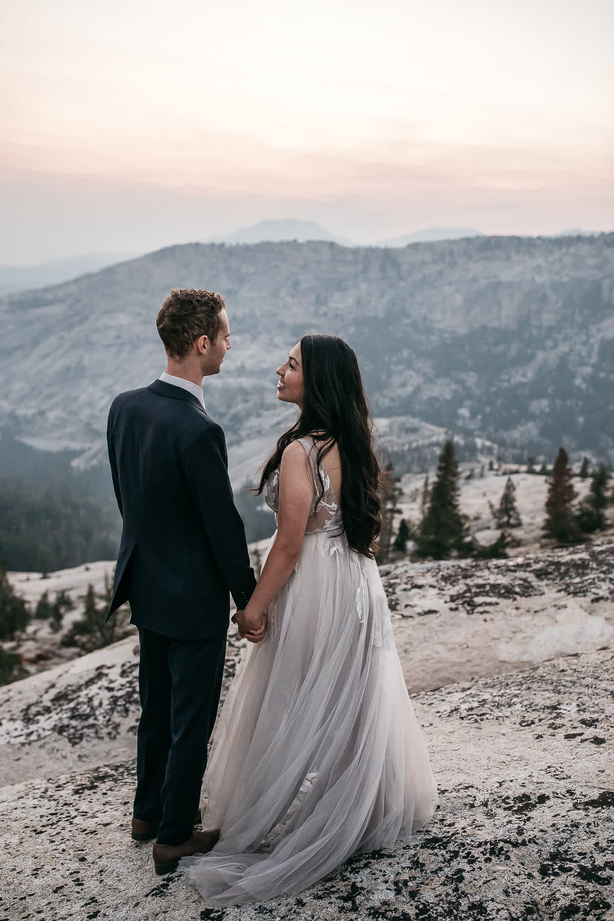 yosemite-cathedral-lake-hiking-sunset-elopement-84