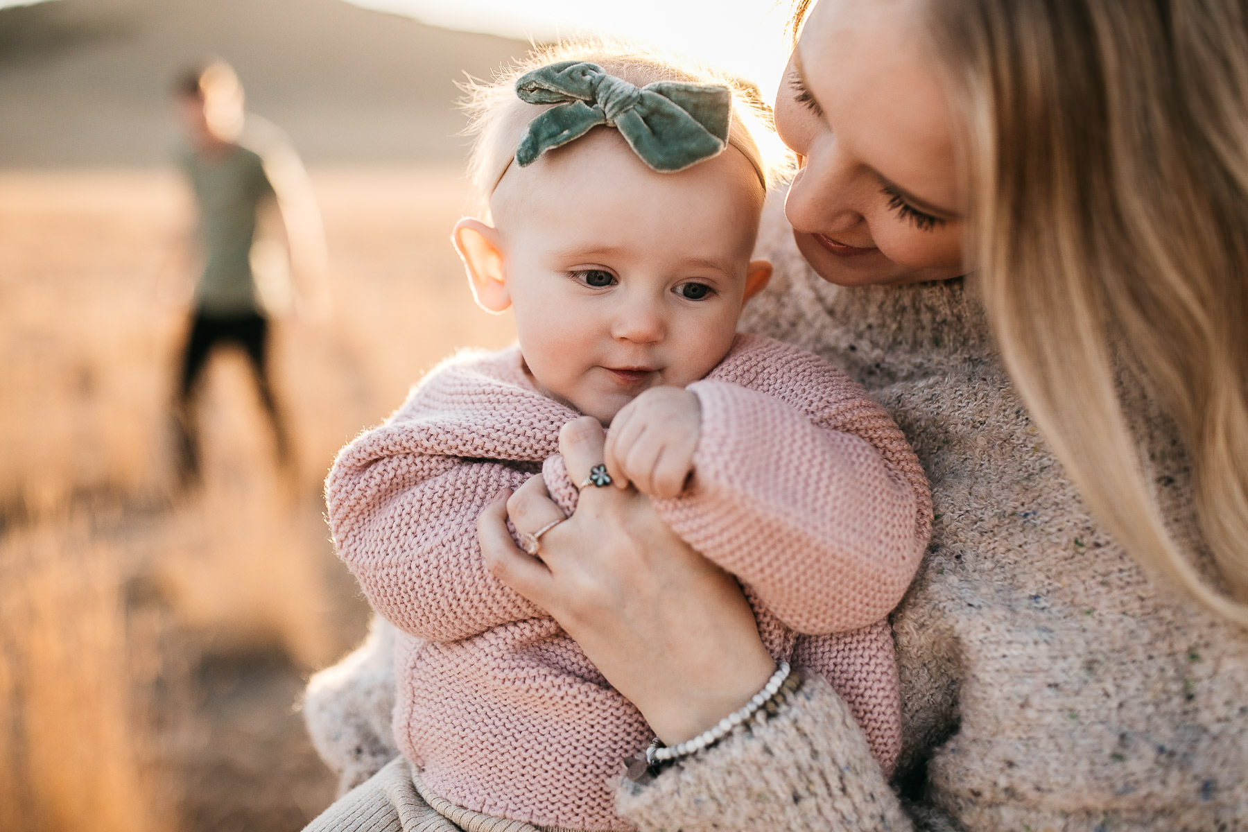 golden-hills-sunset-lifestyle-session-family-with-goldendoodle-18