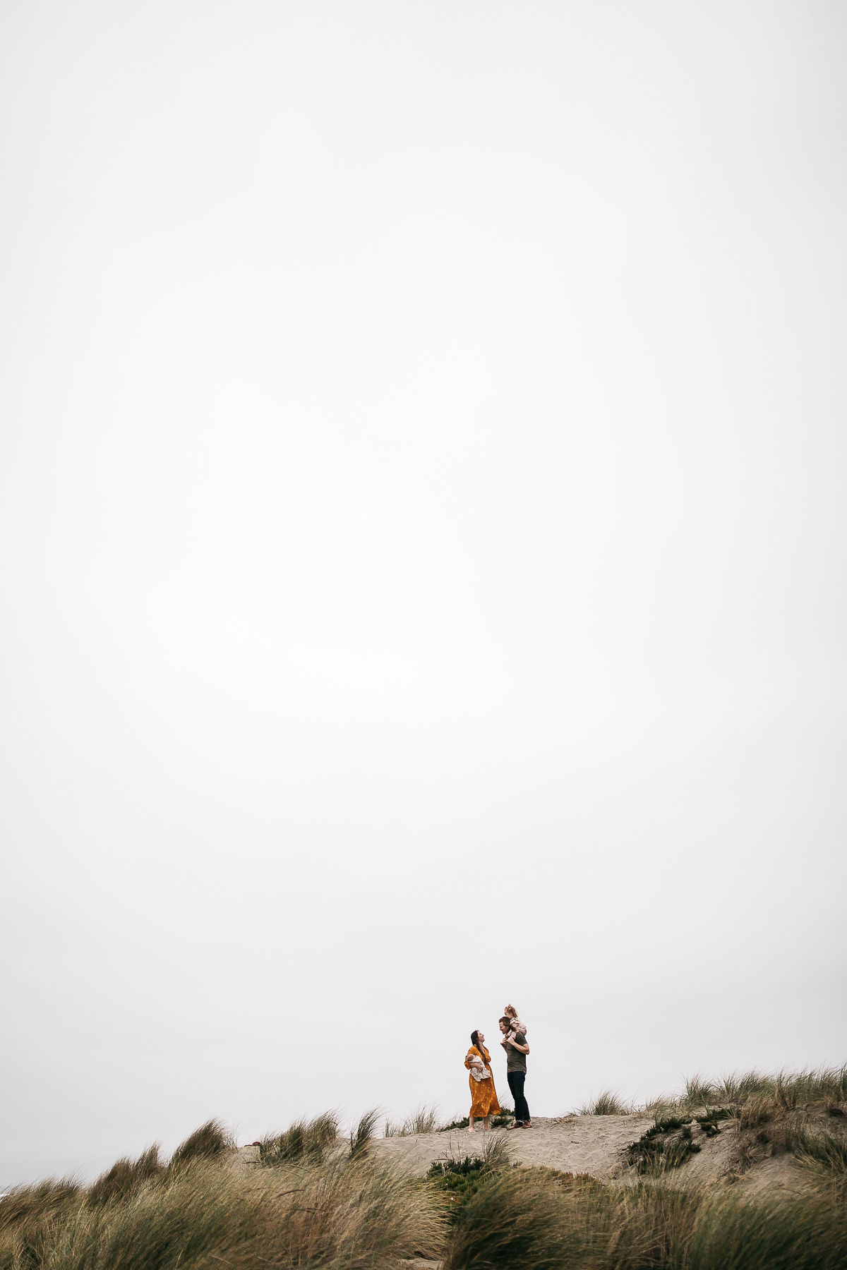gloomy-ocean-beach-sf-newborn-lifestyle-session-11
