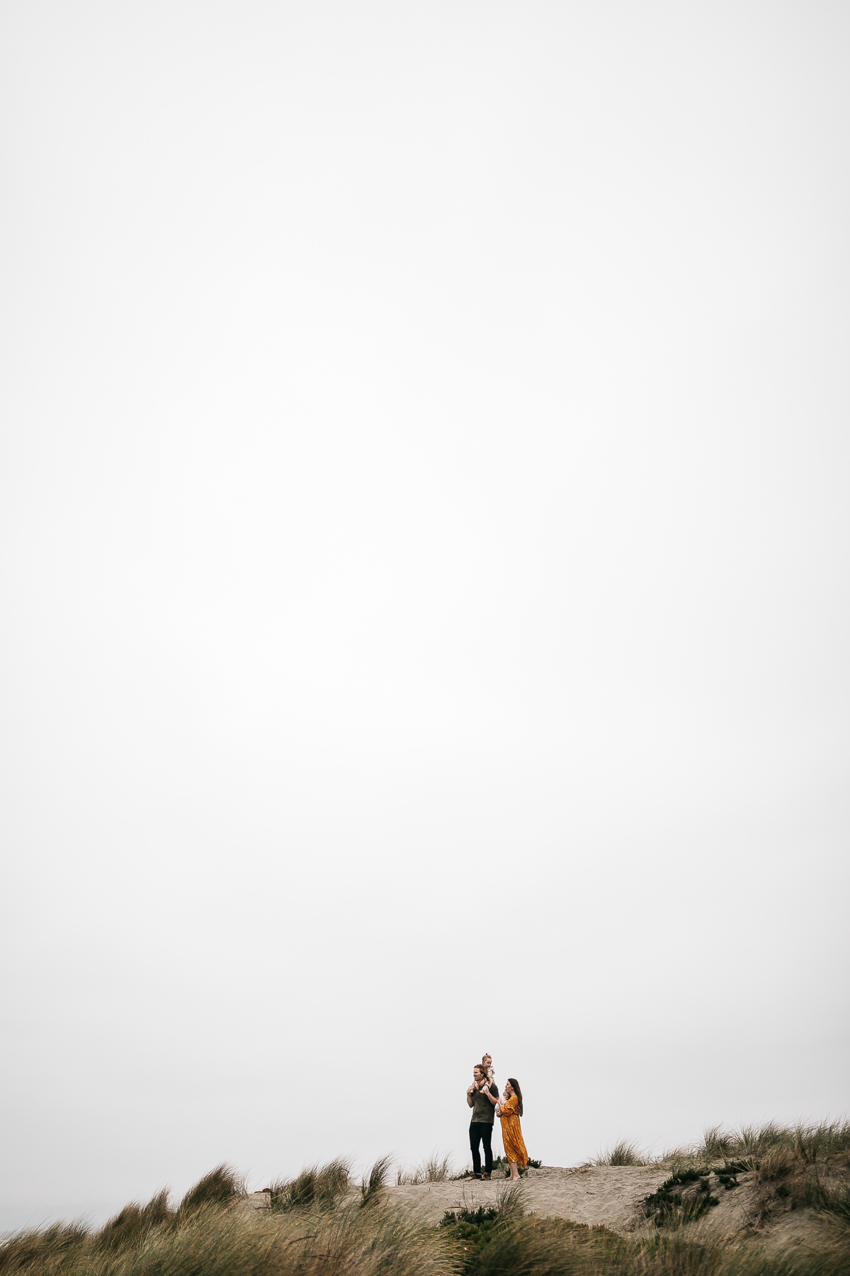 gloomy-ocean-beach-sf-newborn-lifestyle-session-14