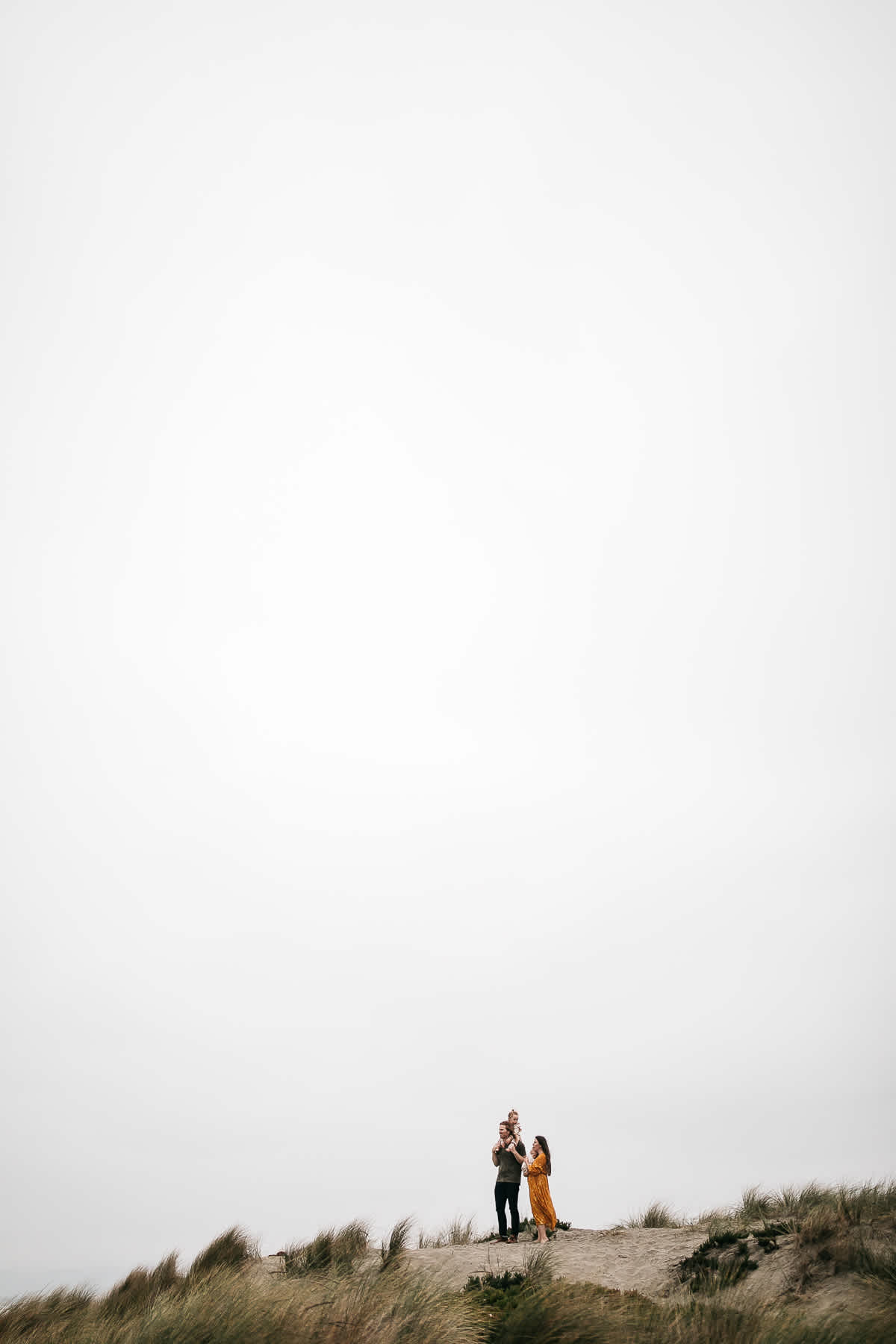 gloomy-ocean-beach-sf-newborn-lifestyle-session-14