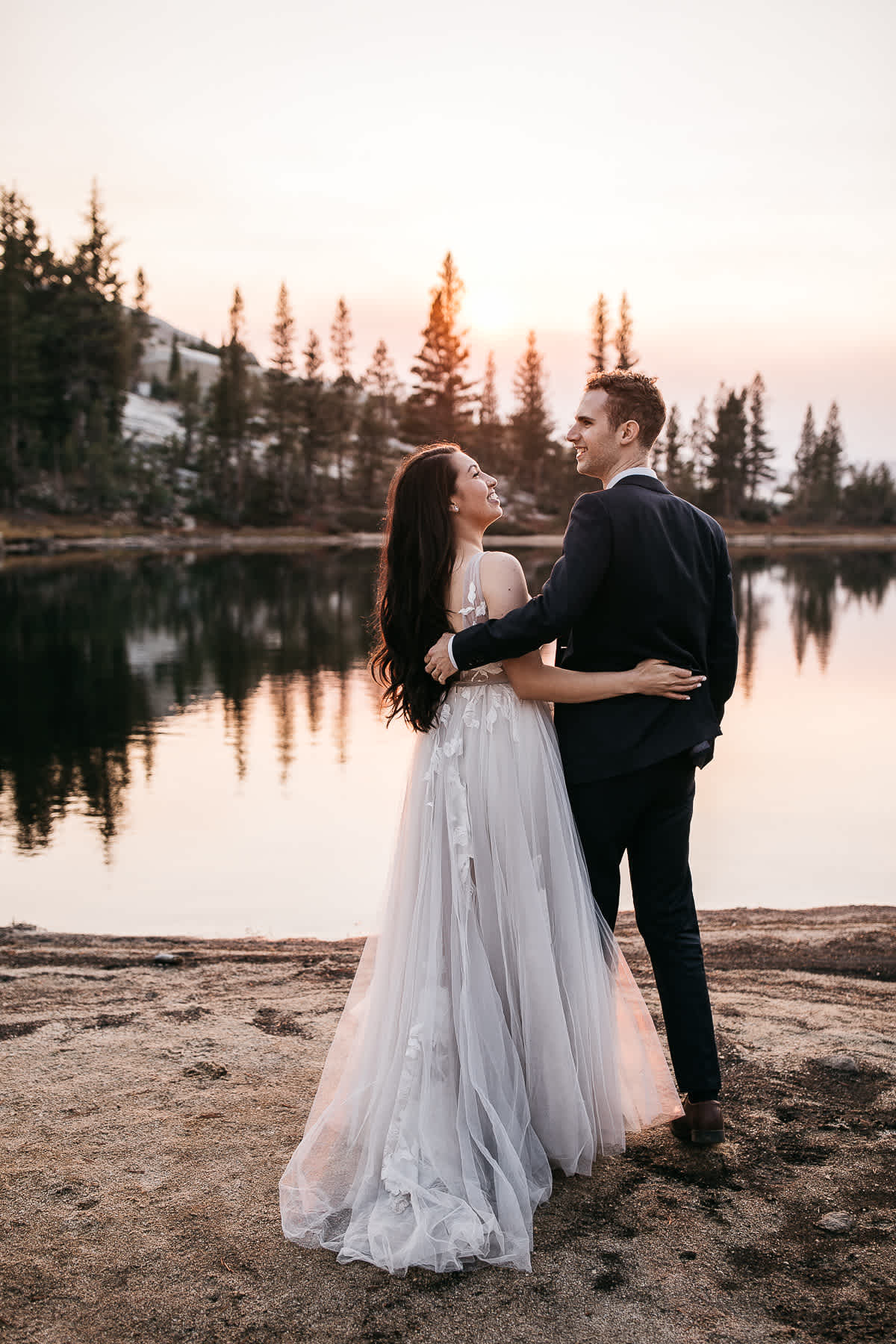 yosemite-cathedral-lake-hiking-sunset-elopement-54