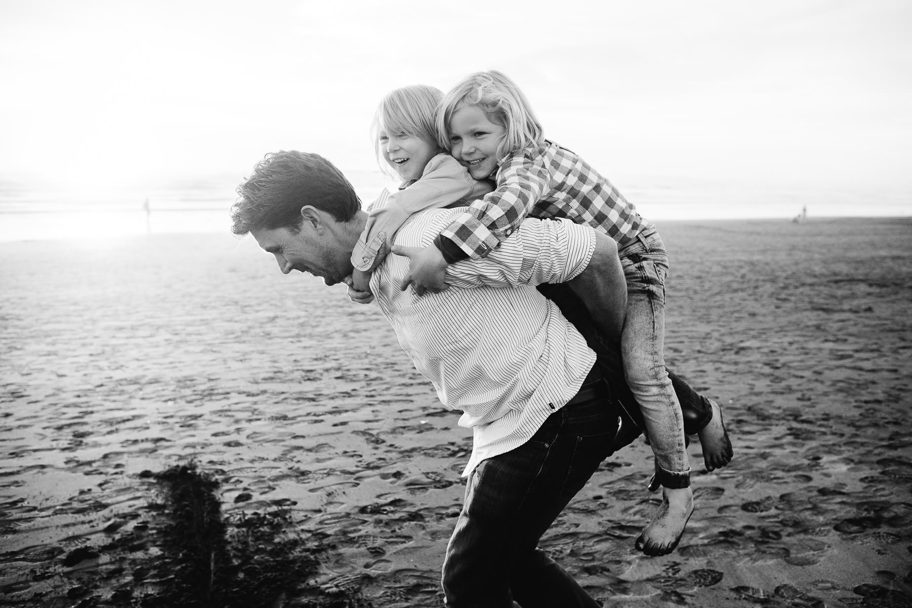 piggy-back-lifestyle-session-ocean-beach-sf