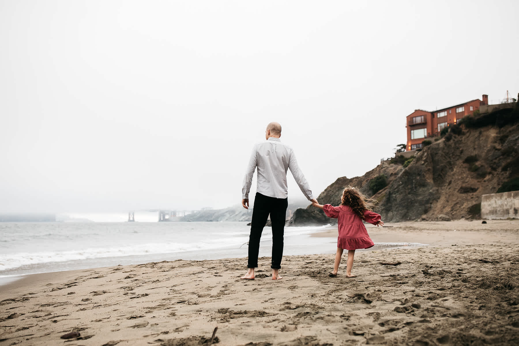 summer-foggy-china-beach-lifestyle-family-session-1