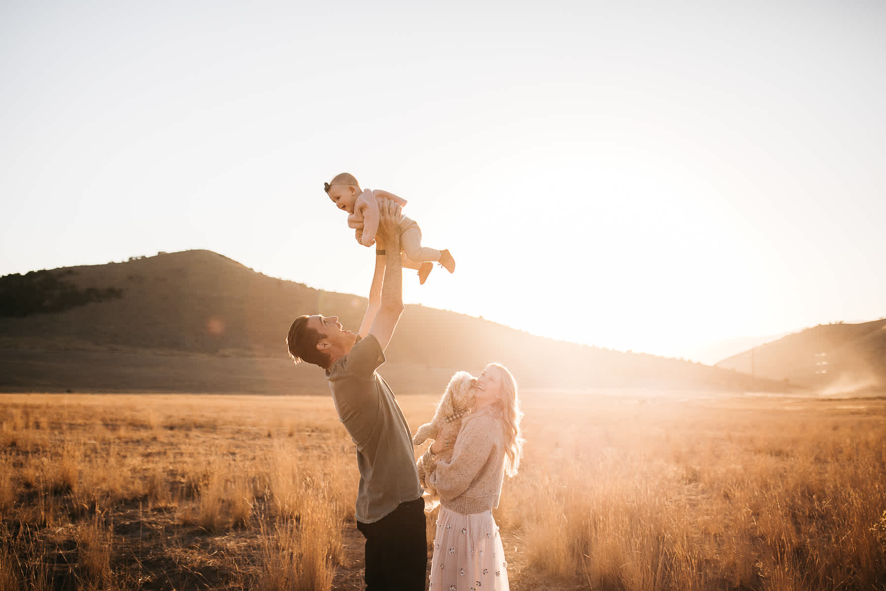 golden-hills-sunset-lifestyle-session-family-with-goldendoodle-12