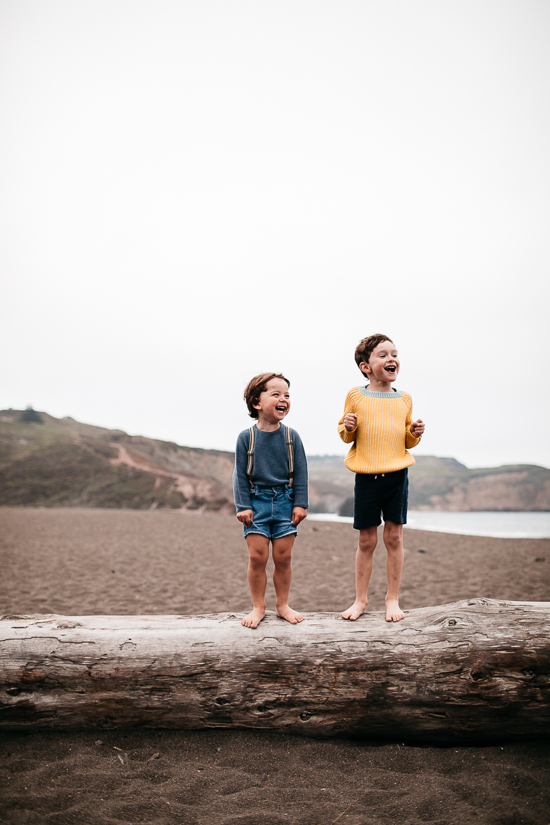 rode-beach-summer-gloomy-family-session-25