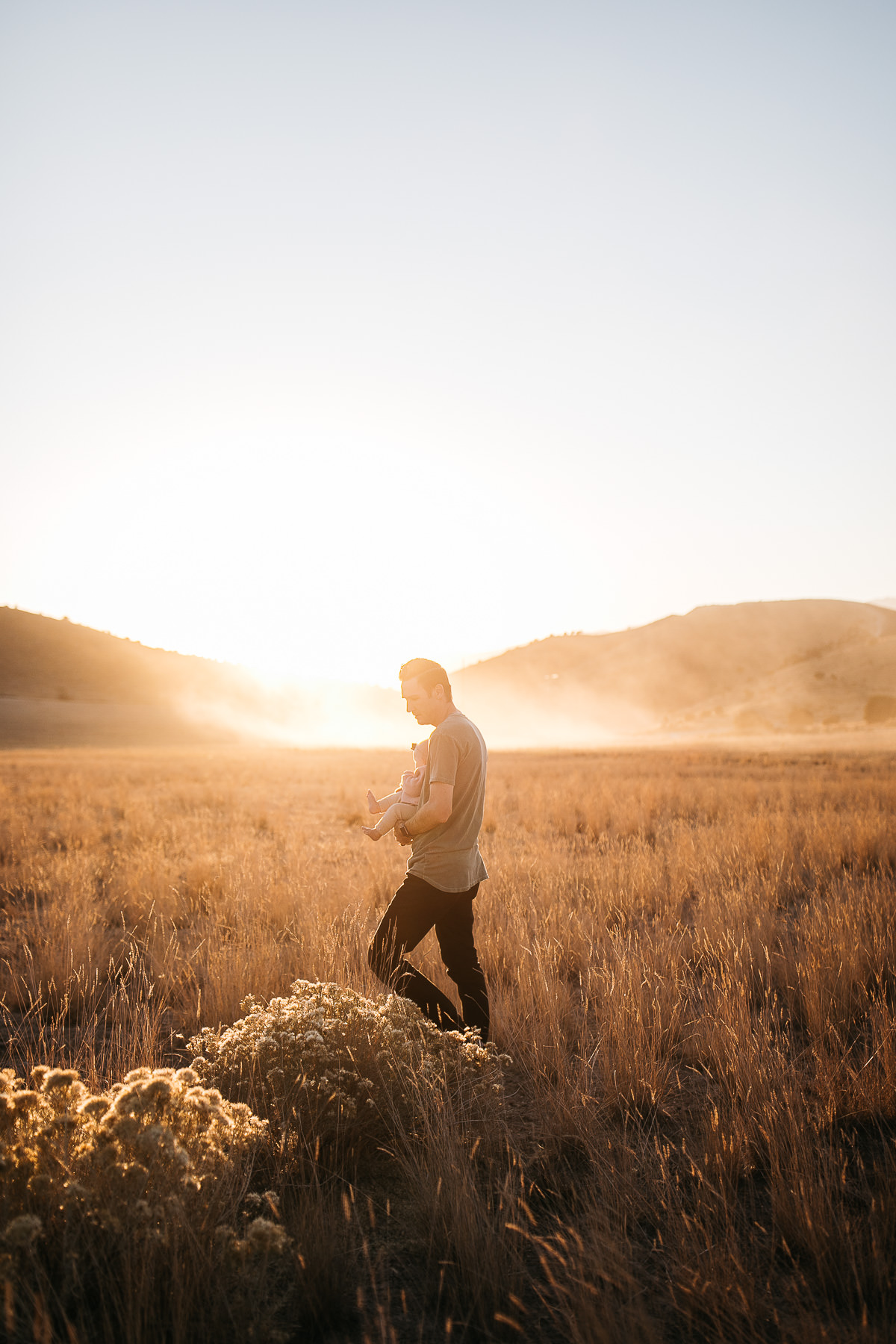 golden-hills-sunset-lifestyle-session-family-with-goldendoodle-33