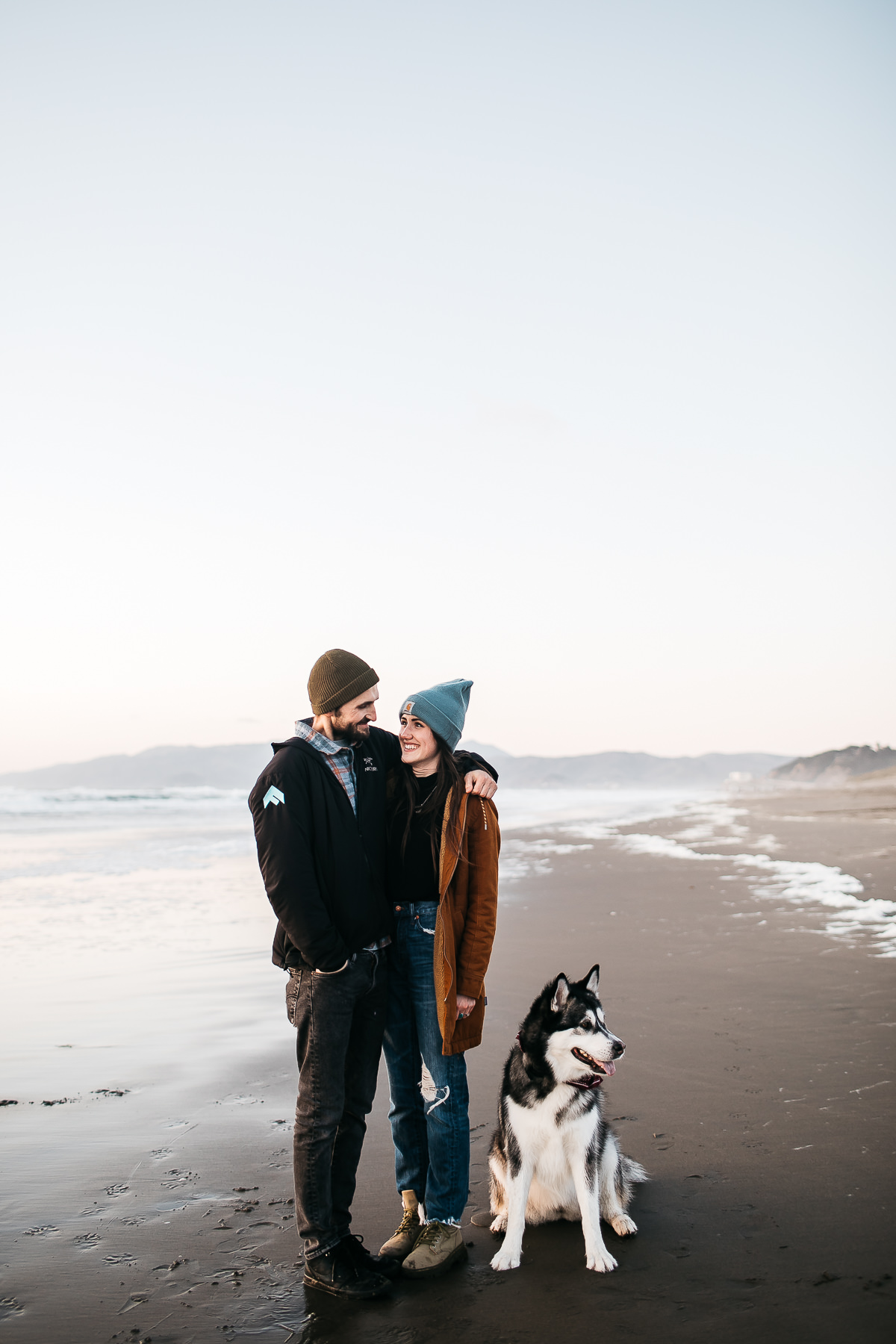 ocean-beach-sf-malamute-couple-session-golden-light-24