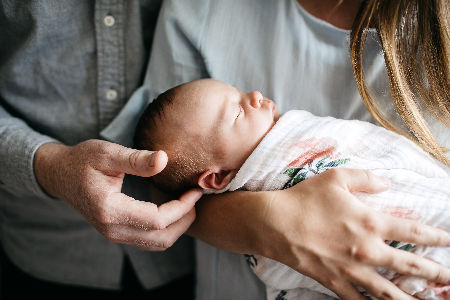 san-francisco-lifestyle-in-home-newborn-with-dog-59