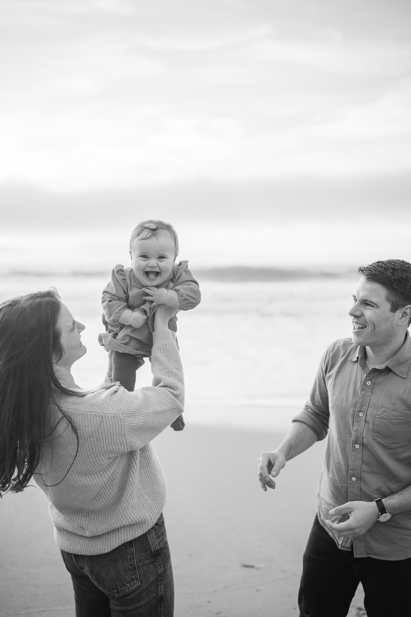 Half-moon-bay-golden-light-fall-beach-family-session-21