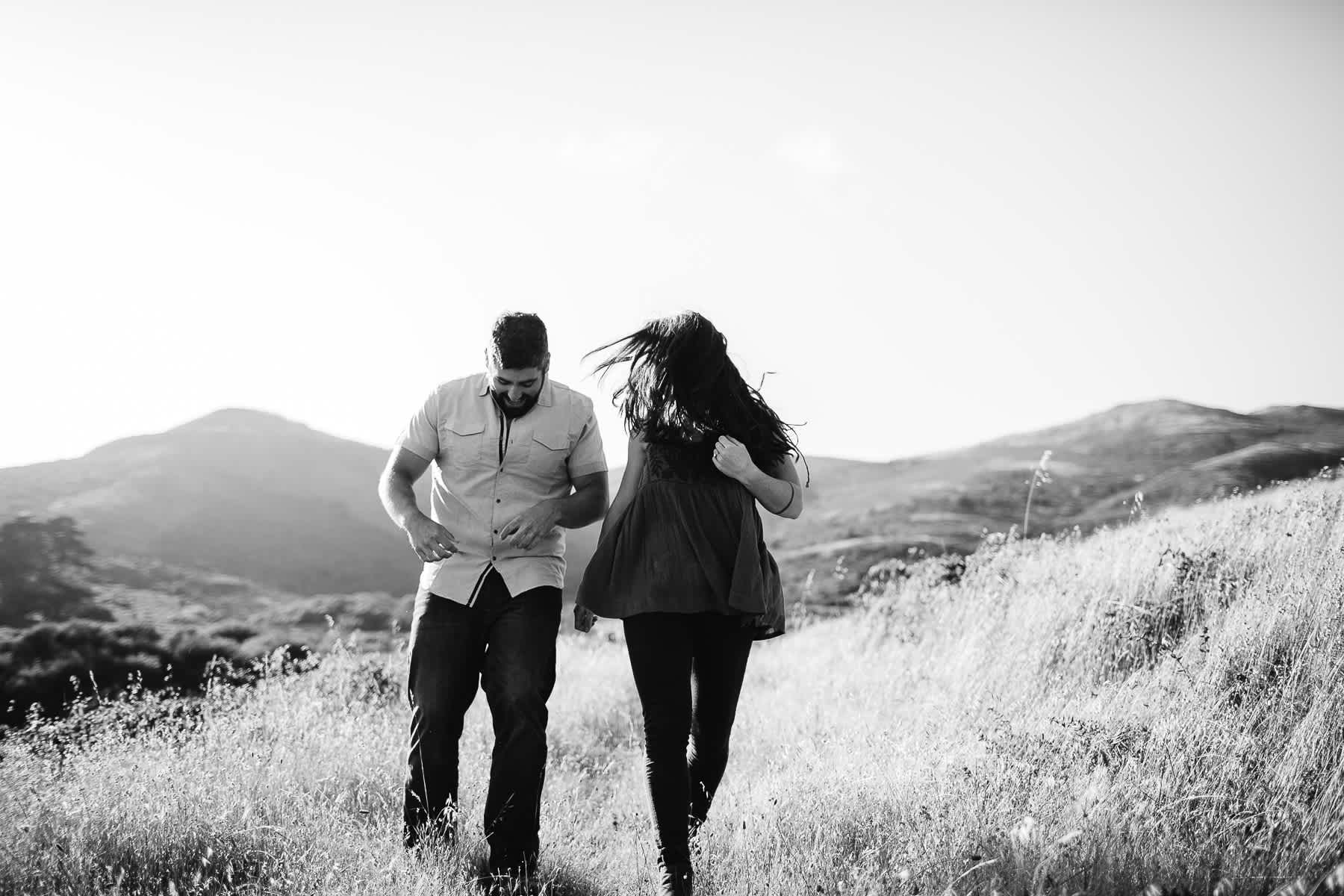 marin-headlands-rodeo-beach-lifestyle-laughter-engagement-session-8