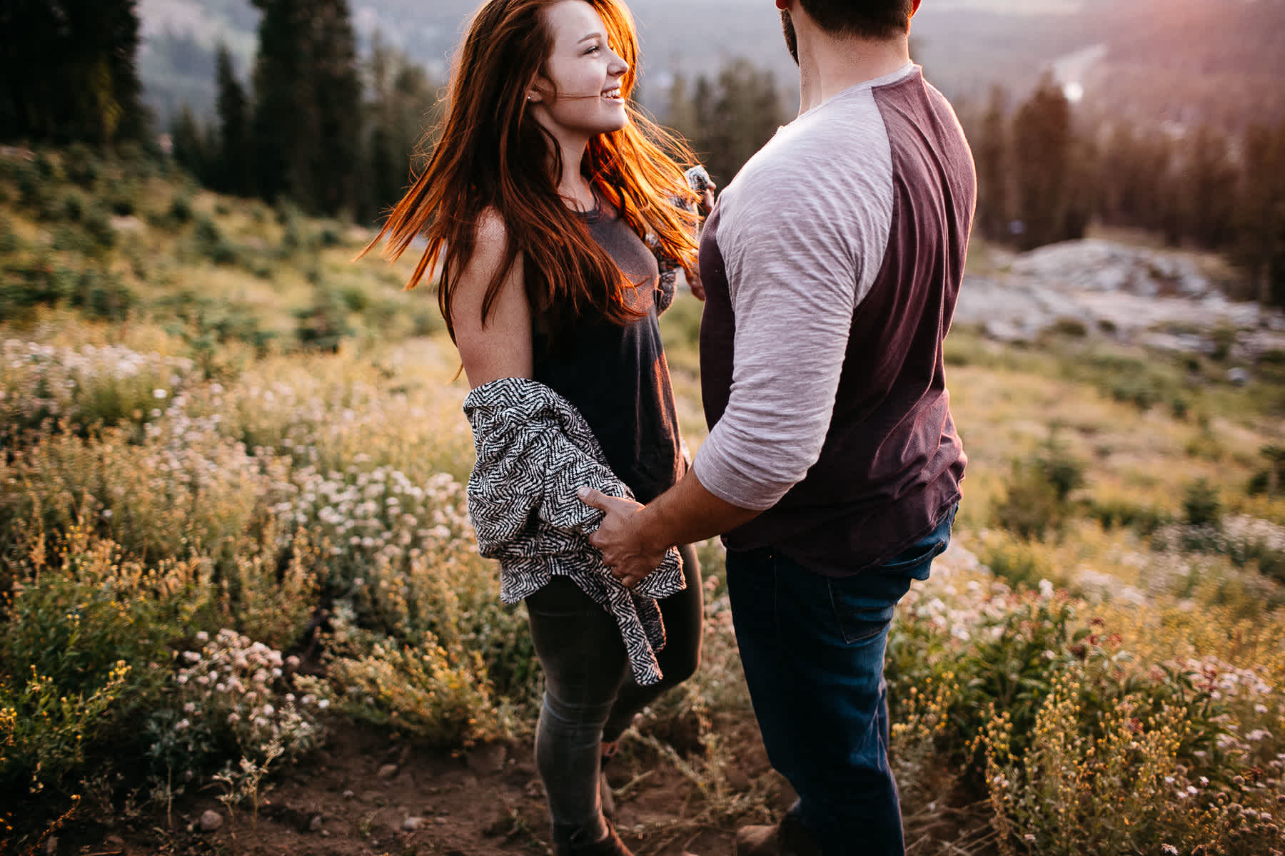 lake-tahoe-forest-donner-sunset-couple-session-23