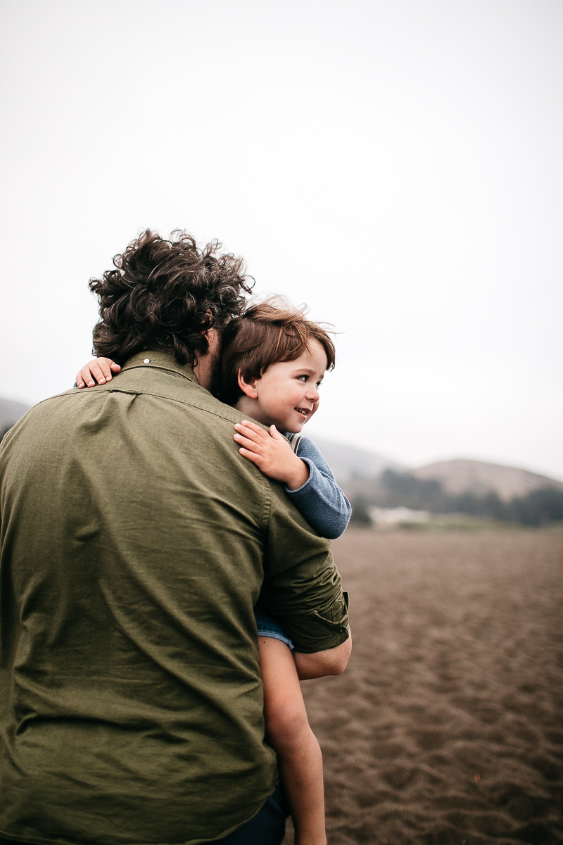 rode-beach-summer-gloomy-family-session-30