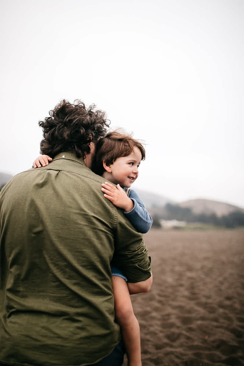 rode-beach-summer-gloomy-family-session-30