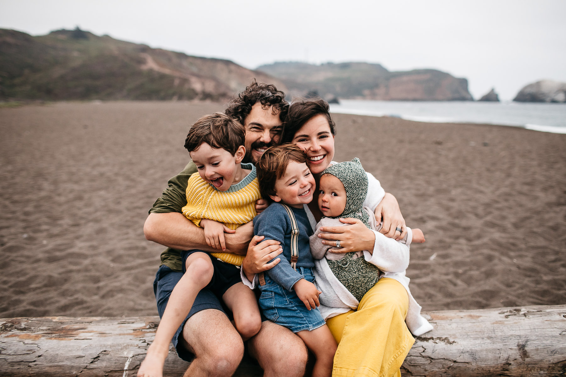 rode-beach-summer-gloomy-family-session-32