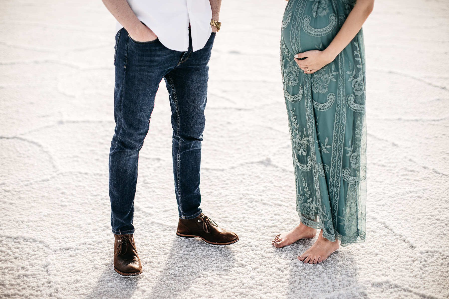 salt-lake-city-utah-salt-flats-lifestyle-maternity-session-23