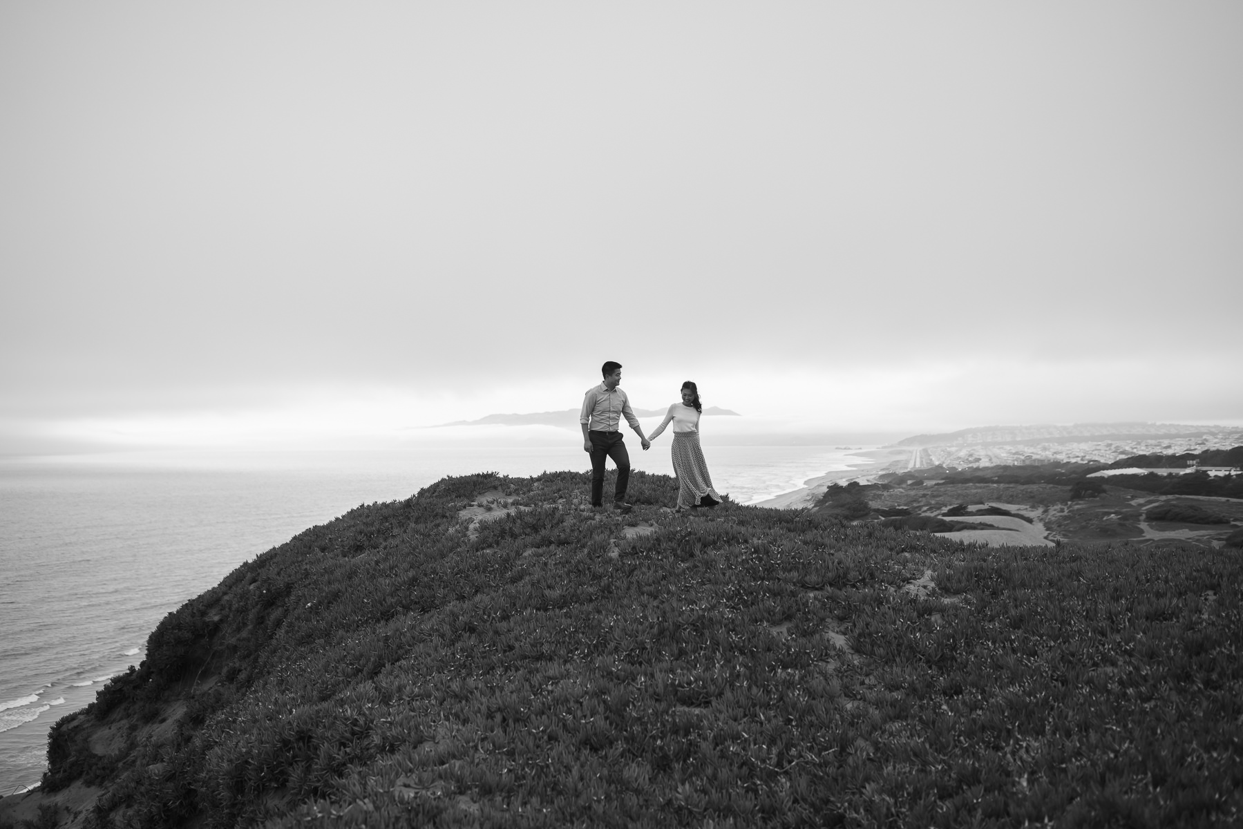 fort-funston-gloomy-fall-engagement-session-14