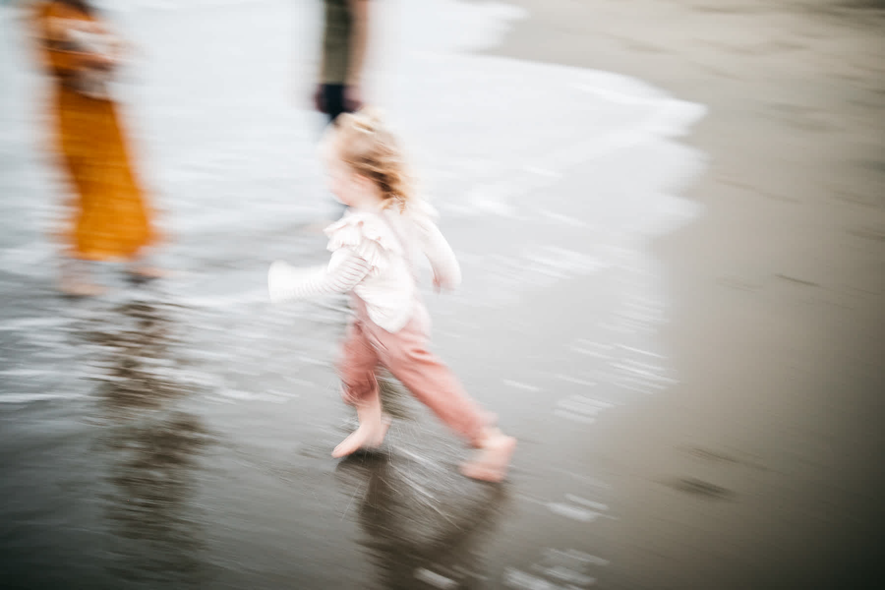 gloomy-ocean-beach-sf-newborn-lifestyle-session-31