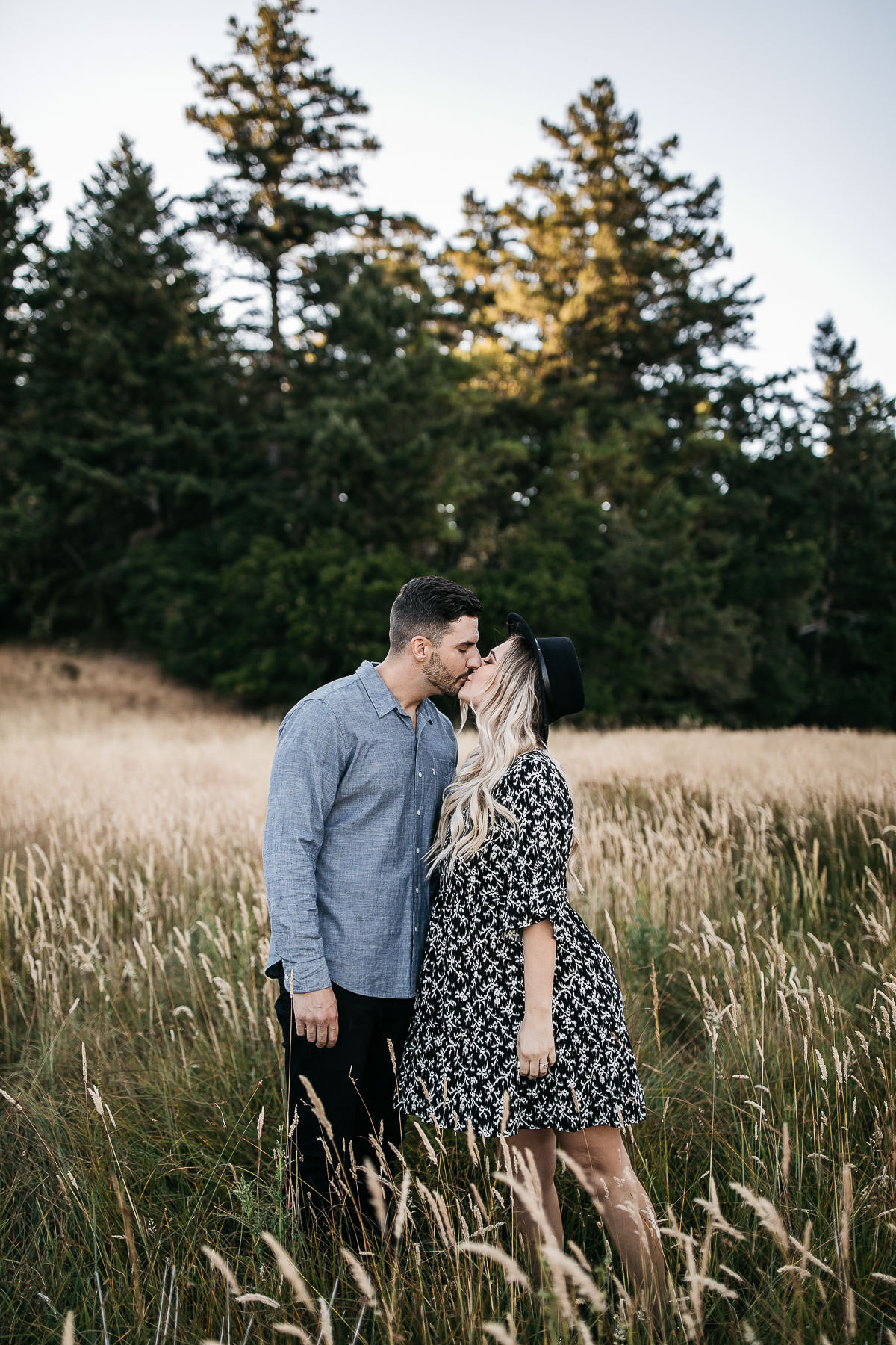 mt-tam-golden-hills-sunset-engagement-session-12