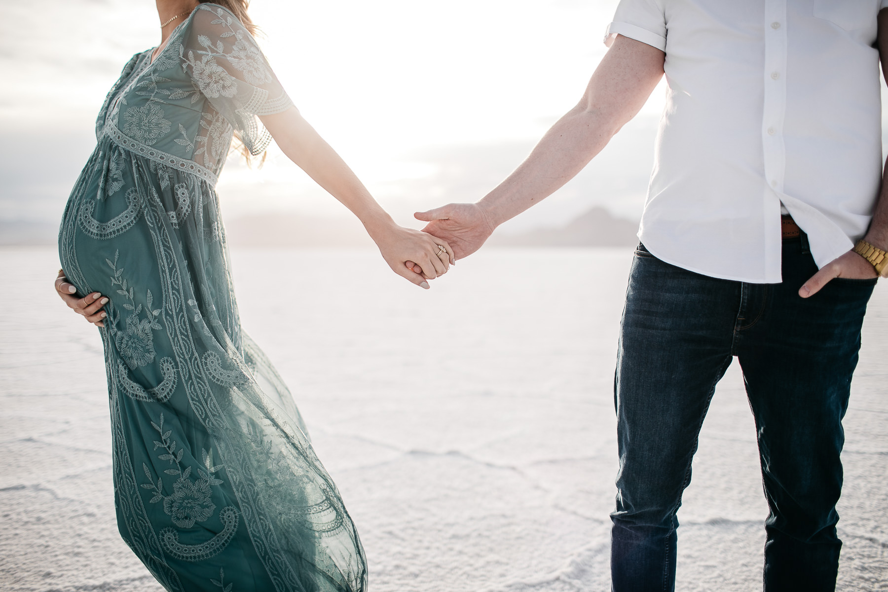 bonneville-utah-salt-flats-lifestyle-maternity-shoot-53