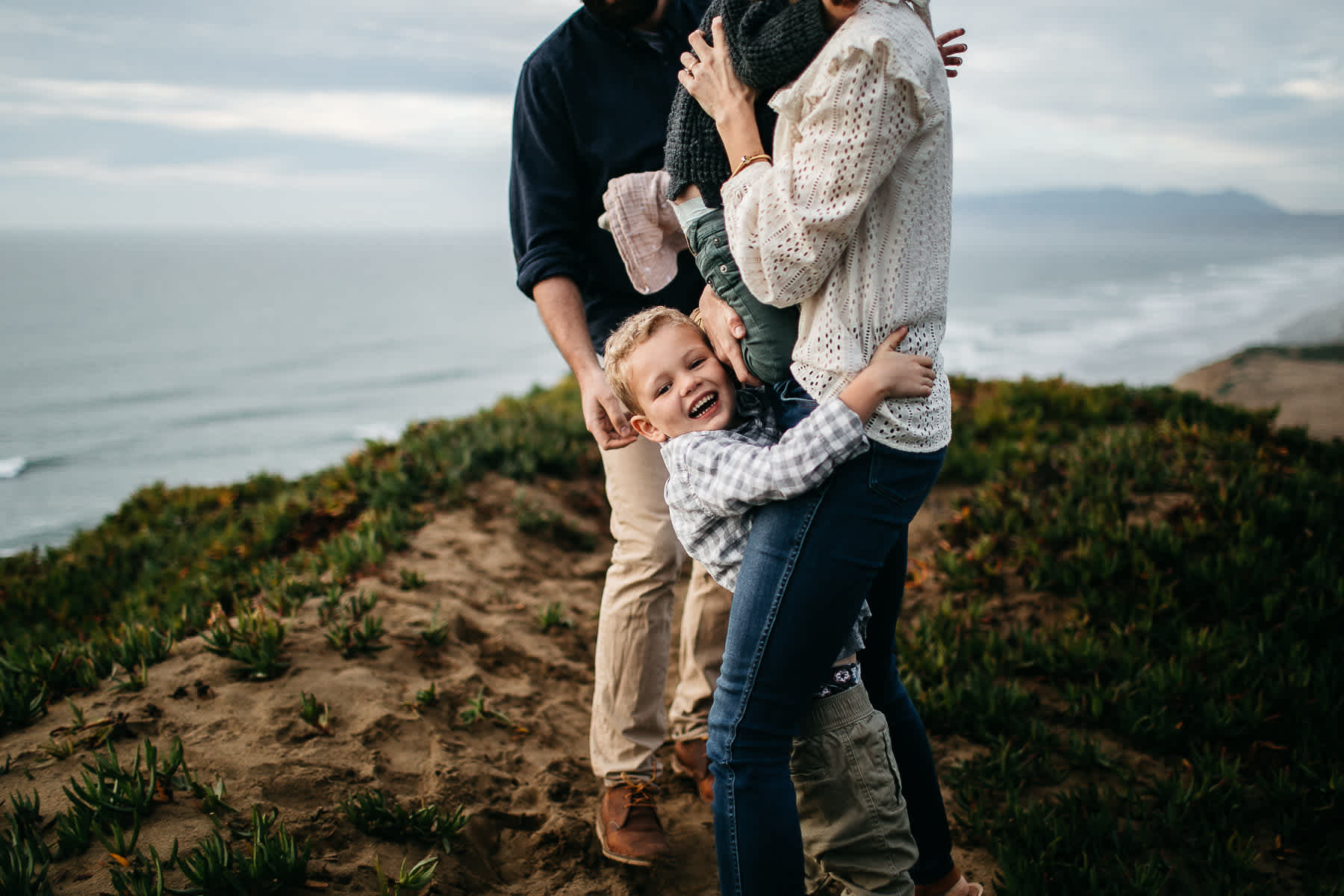cloudy-fort-funston-winter-lifestyle-family-session-9