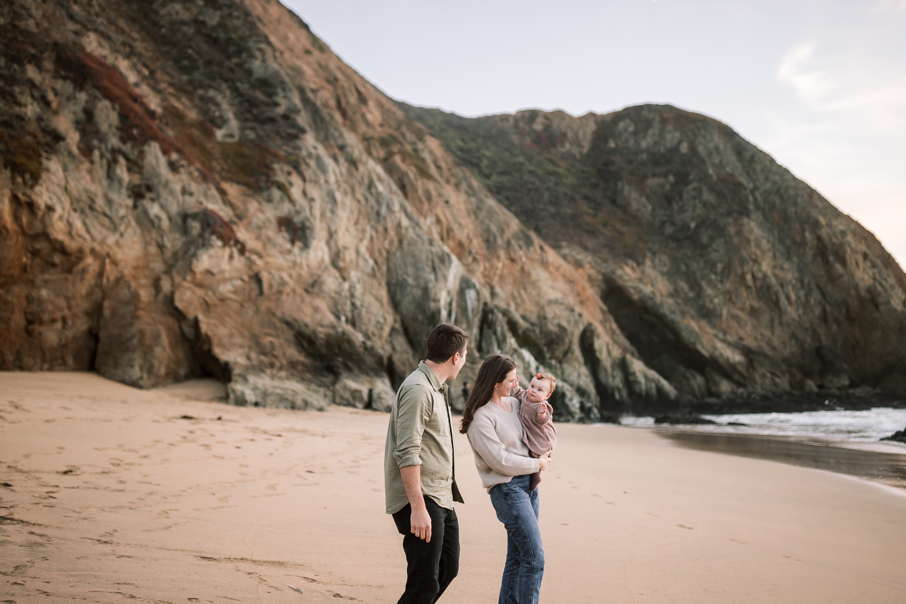 Half-moon-bay-golden-light-fall-beach-family-session-42