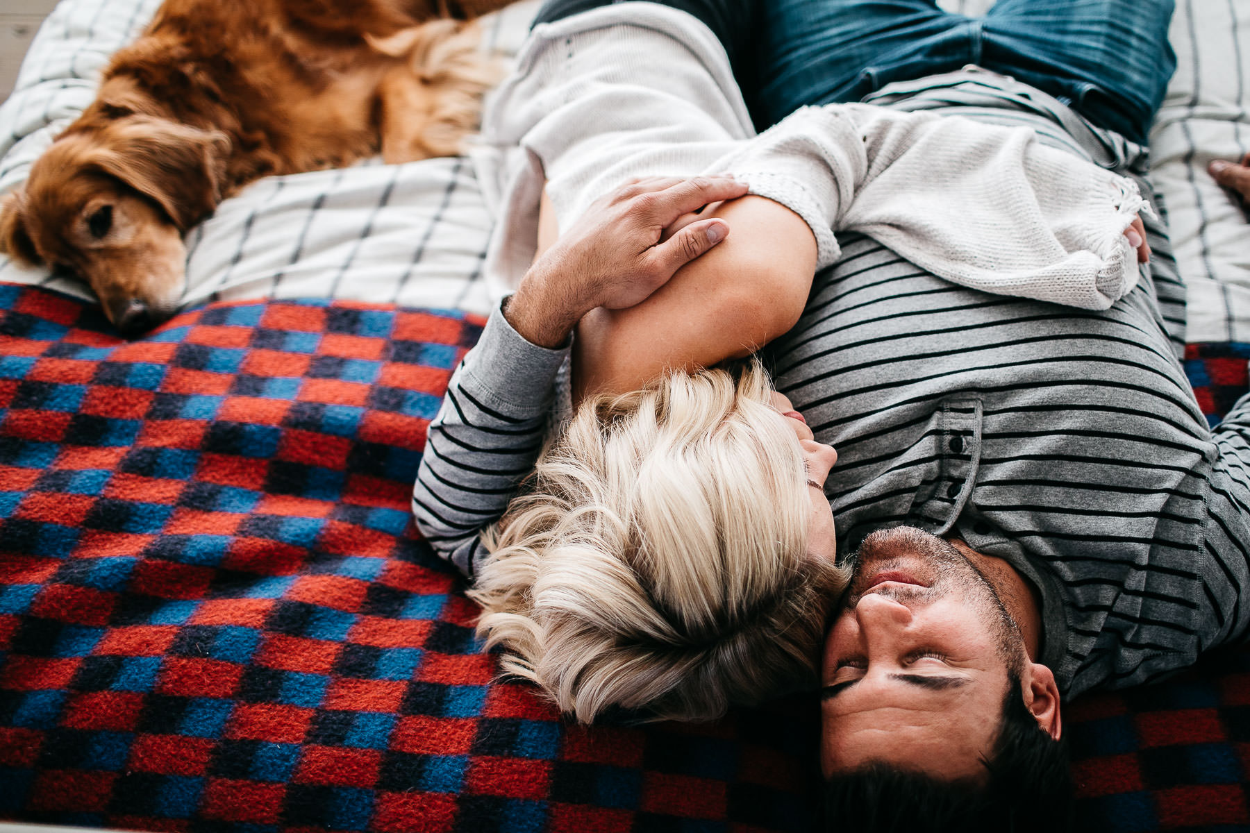 mendocino-grove-ca-glamping-waterside-anniversary-session-golden-retriever-21