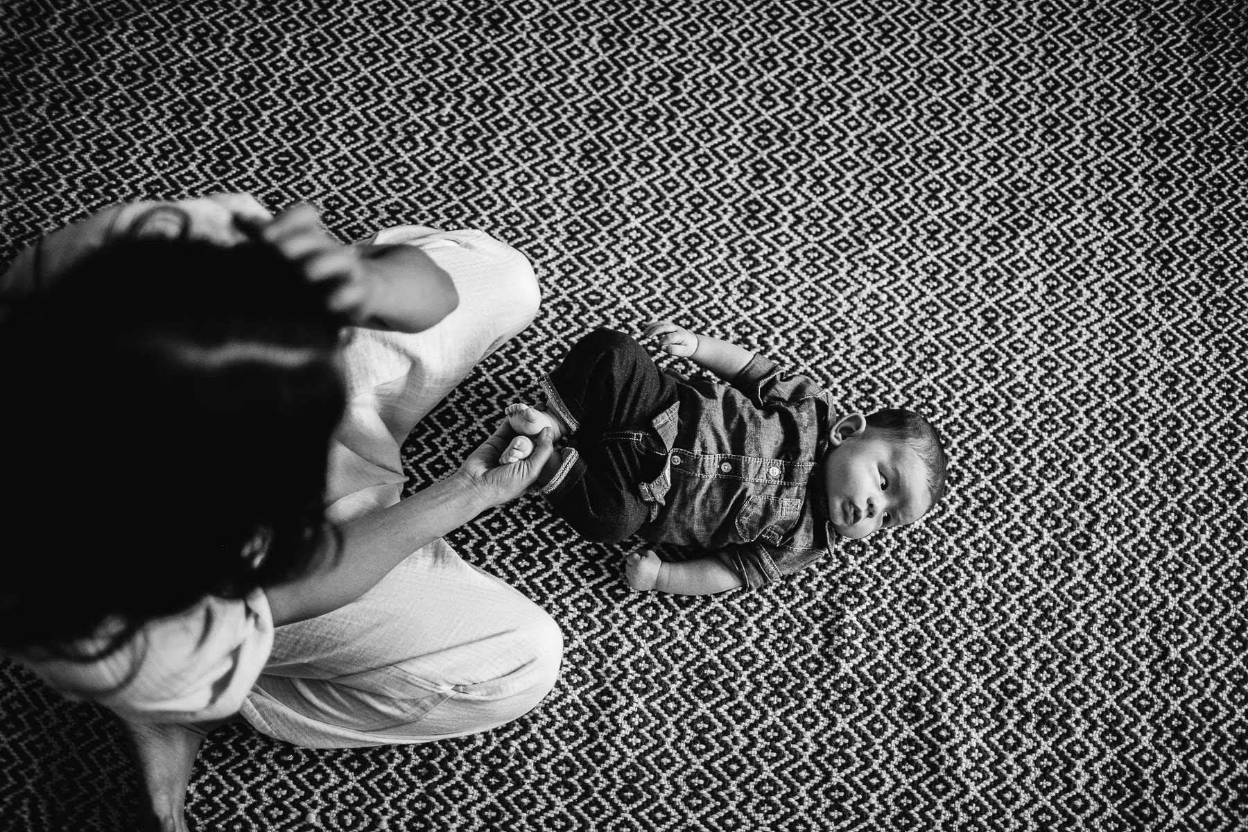 san-francisco-in-home-lifestyle-family-session-rainy-neighborhood-21