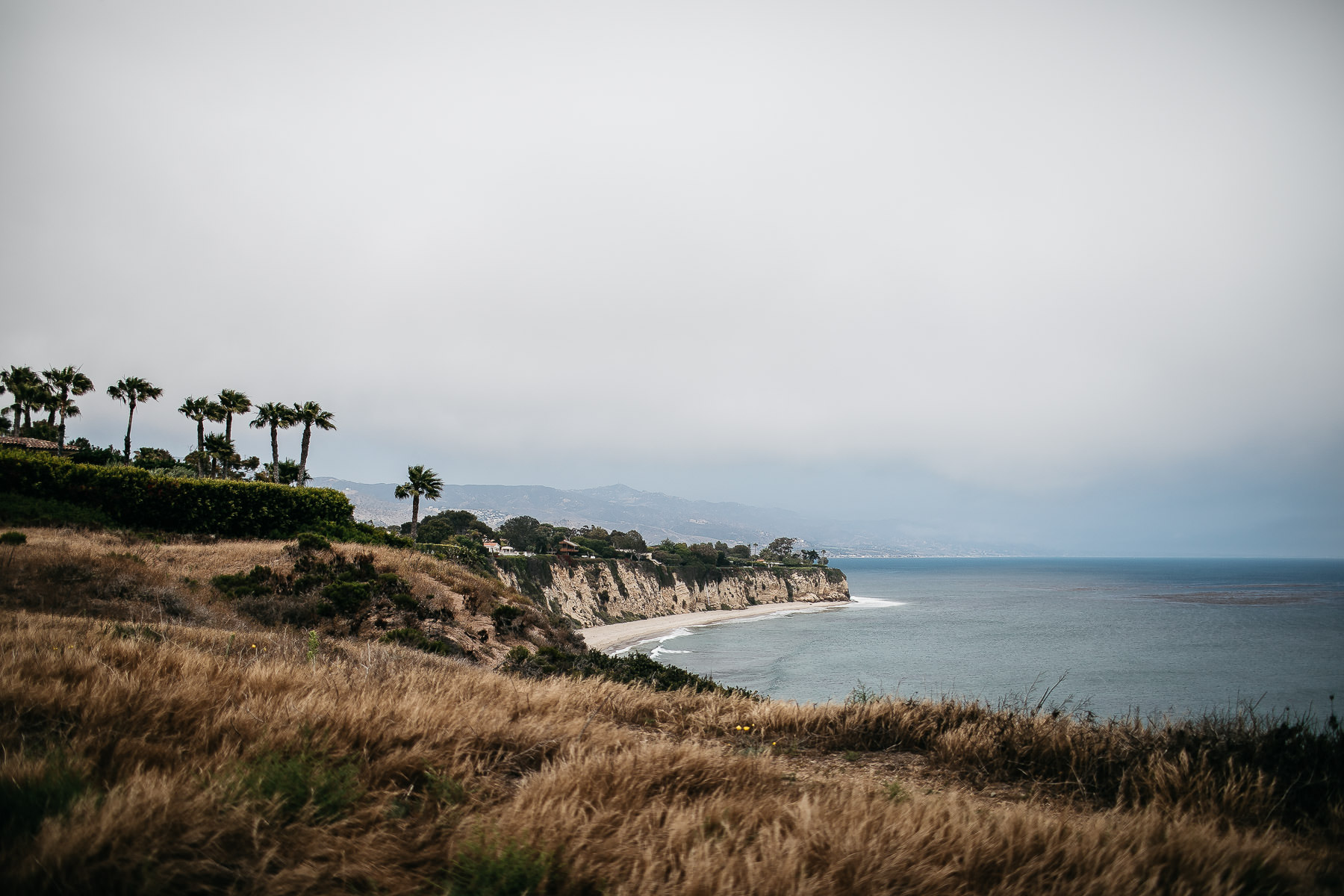 malibu-gloomy-summer-romantic-wedding-15