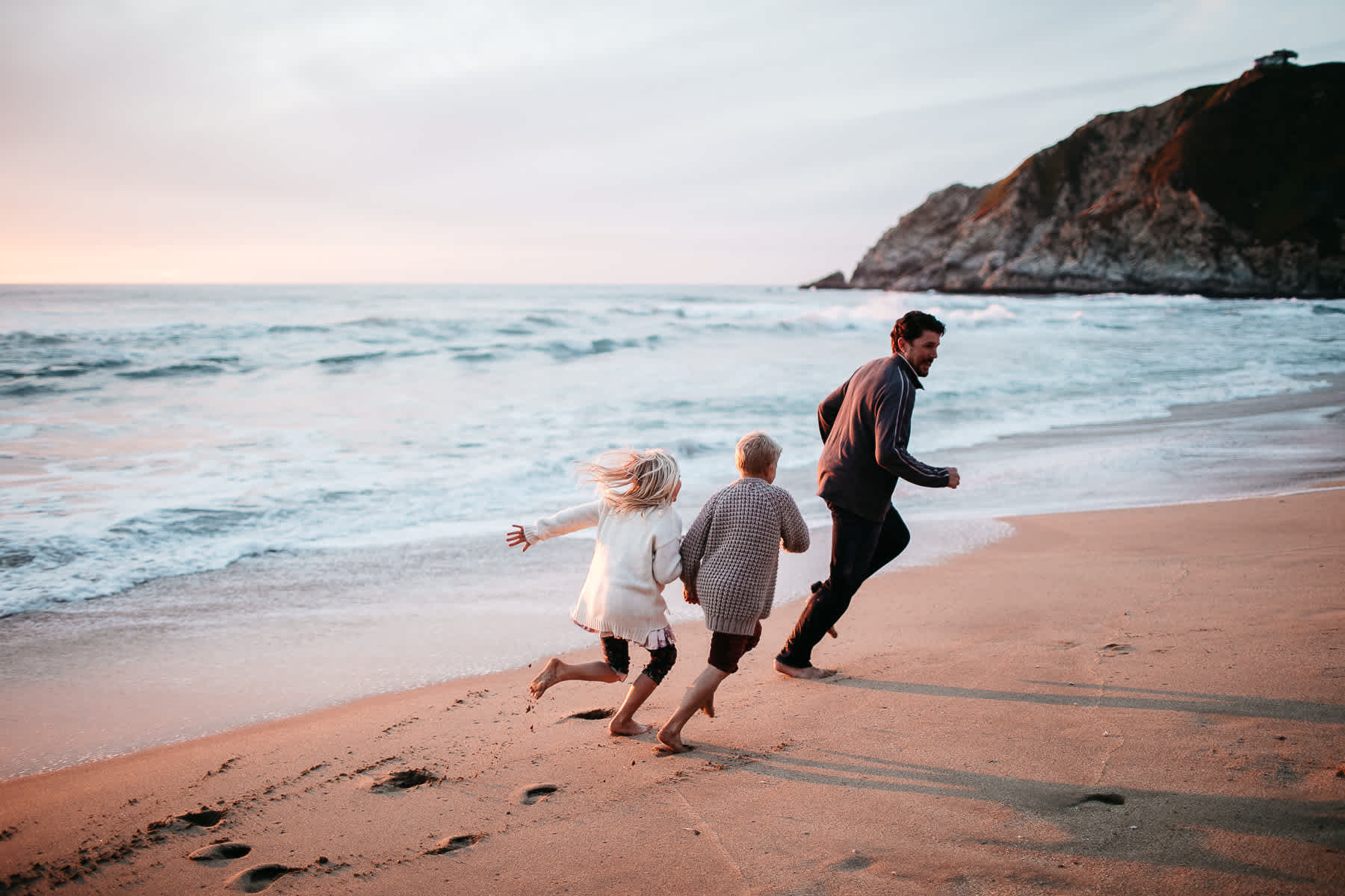 half-moon-bay-ca-sunset-family-lifestyle-session-golden-light-55